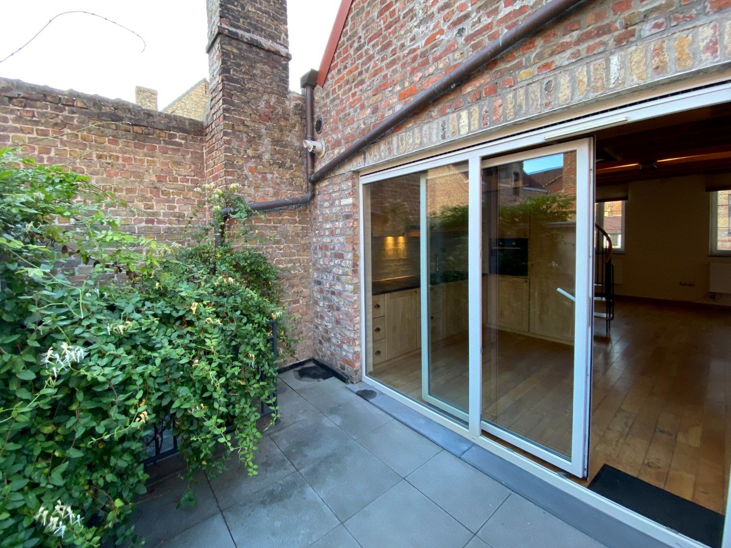 Gezellige rijwoning met 3 slaapkamers en terras. foto 4