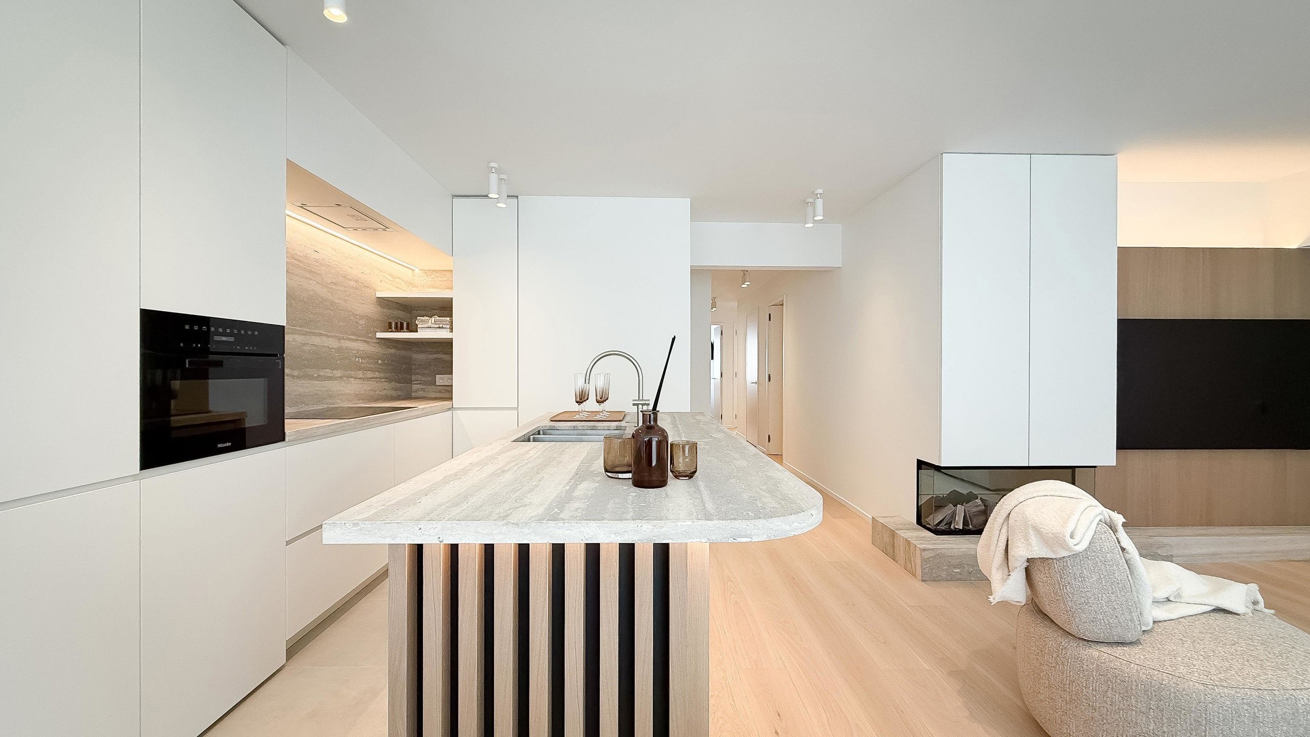 Volledig gerenoveerd appartement / Gemeubileerd / met garage foto 16