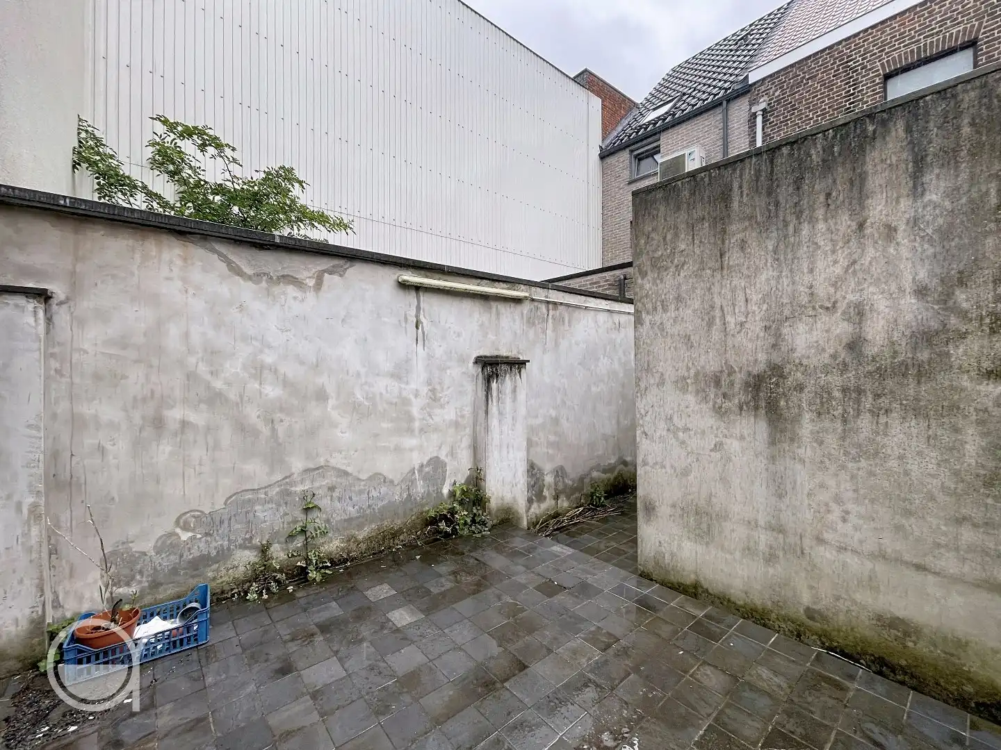 Centraal gelegen rijwoning met 2 slaapkamers, omgeving UZ foto 9