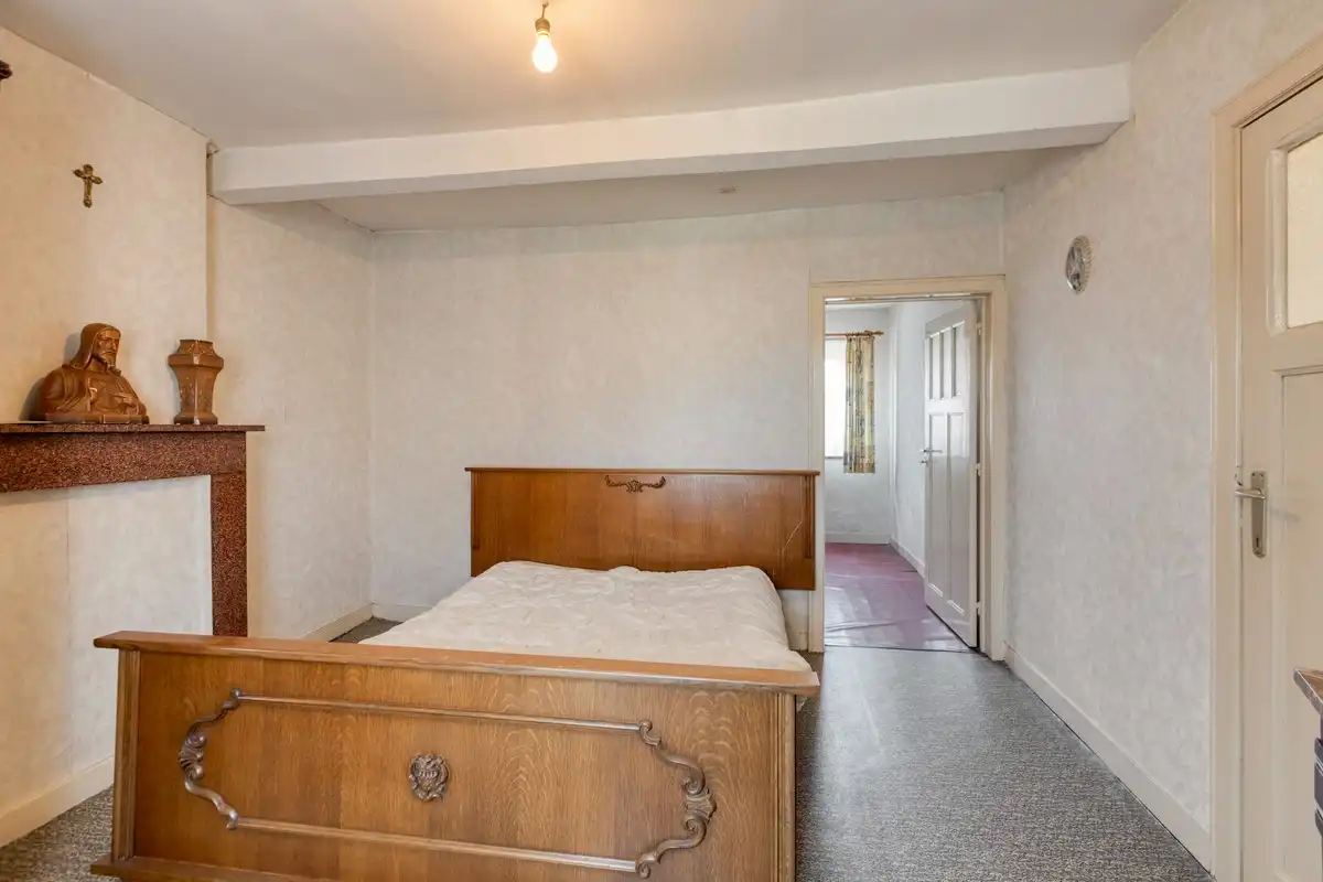 Te renoveren woning met veel potentieel op rustige ligging foto 11