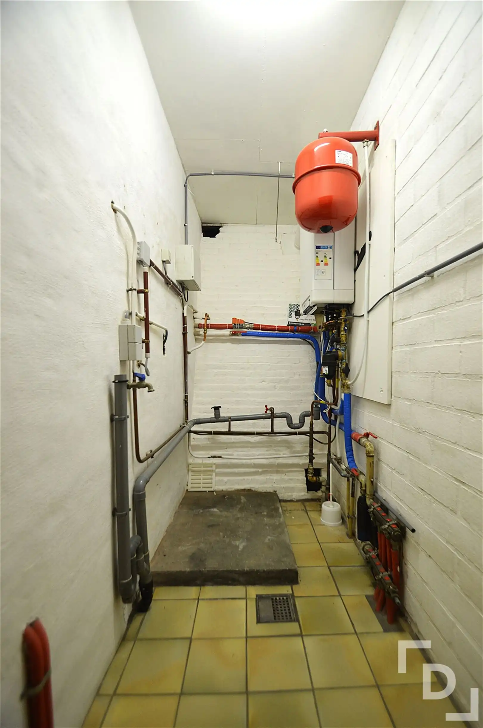 Ruim appartement op toplocatie te huur in Ieper foto 19