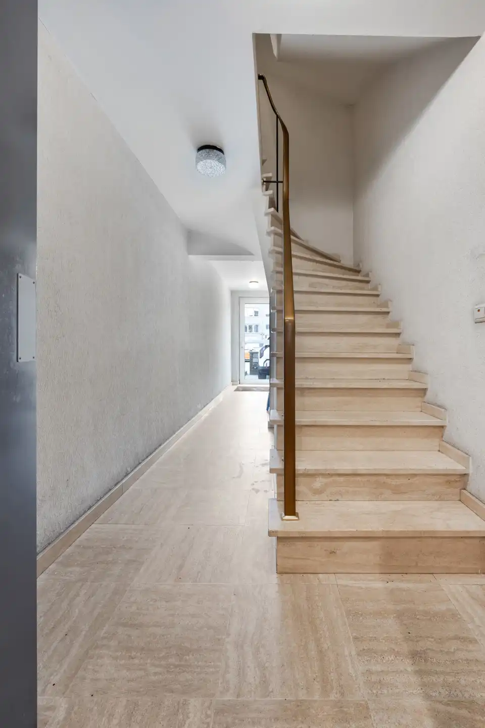 Opbrengsteigendom met 3 verhuurde appartementen nabij stad  foto 3