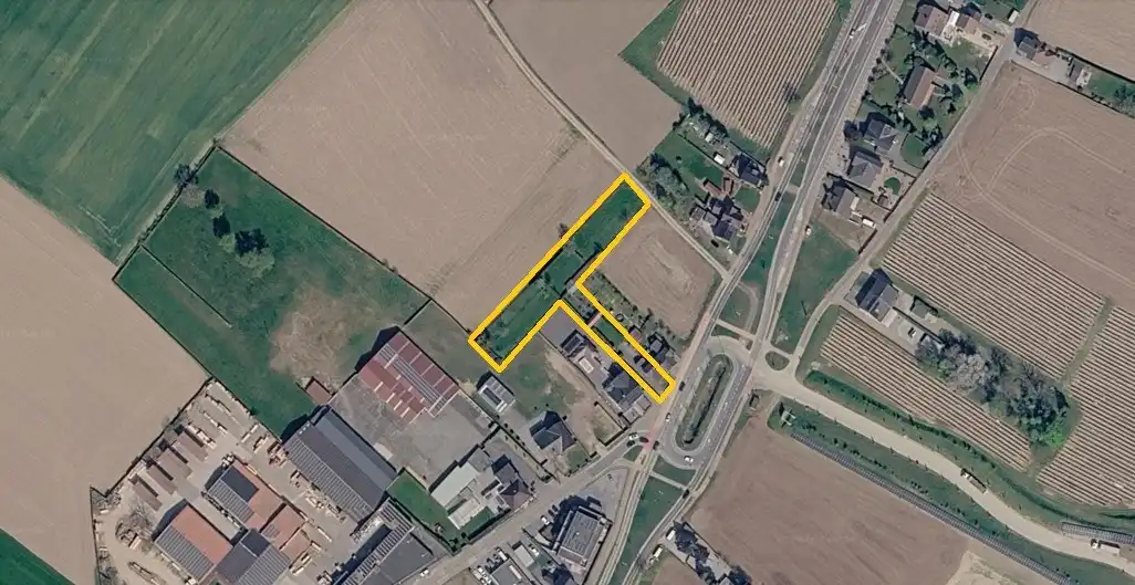 Karaktervolle, halfvrijstaande woning op 7a 31ca met aangrenzend weiland van 16a 50ca. foto 40