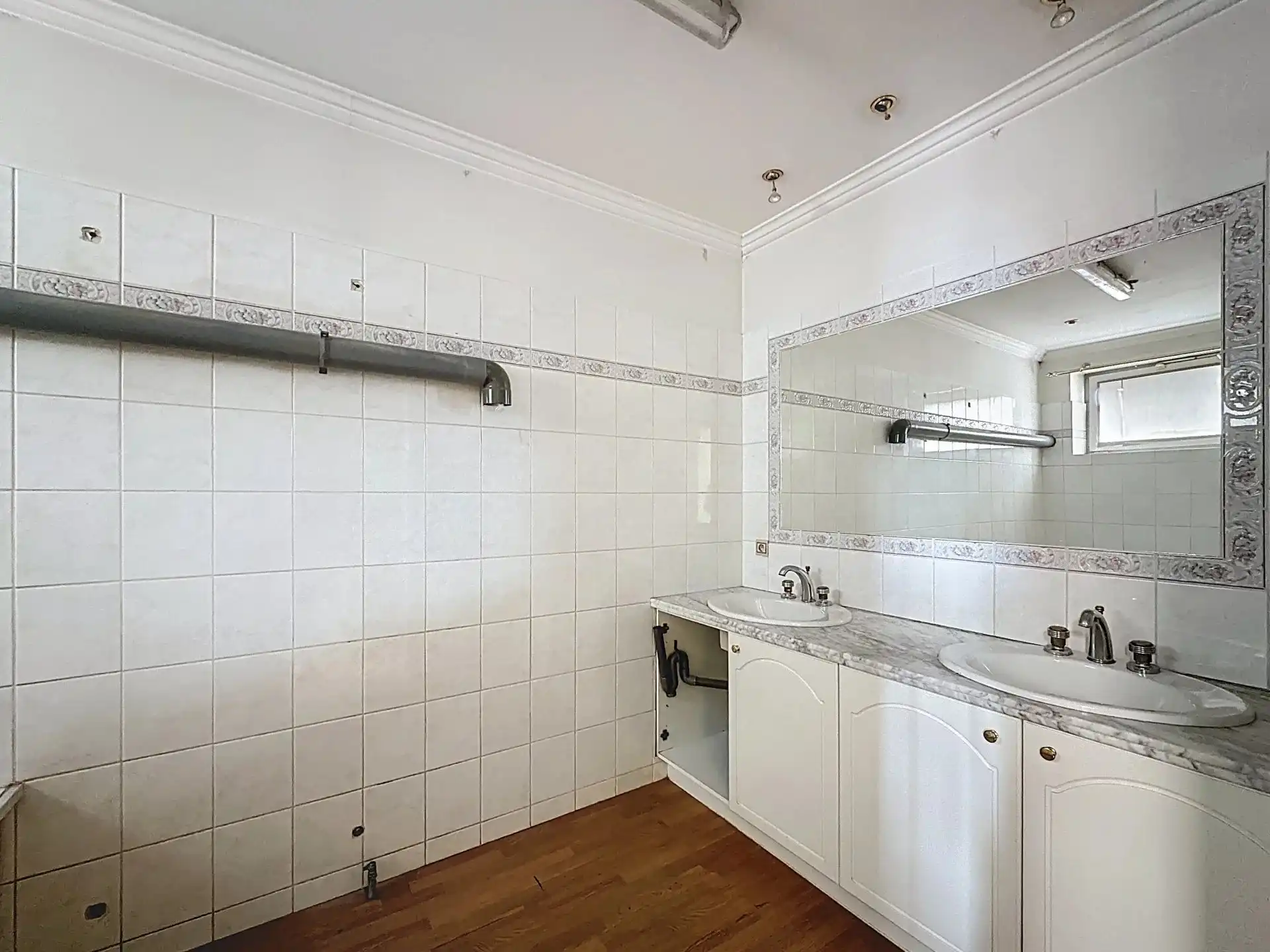 Handelspand met magazijn en bovengelegen appartement. foto 19