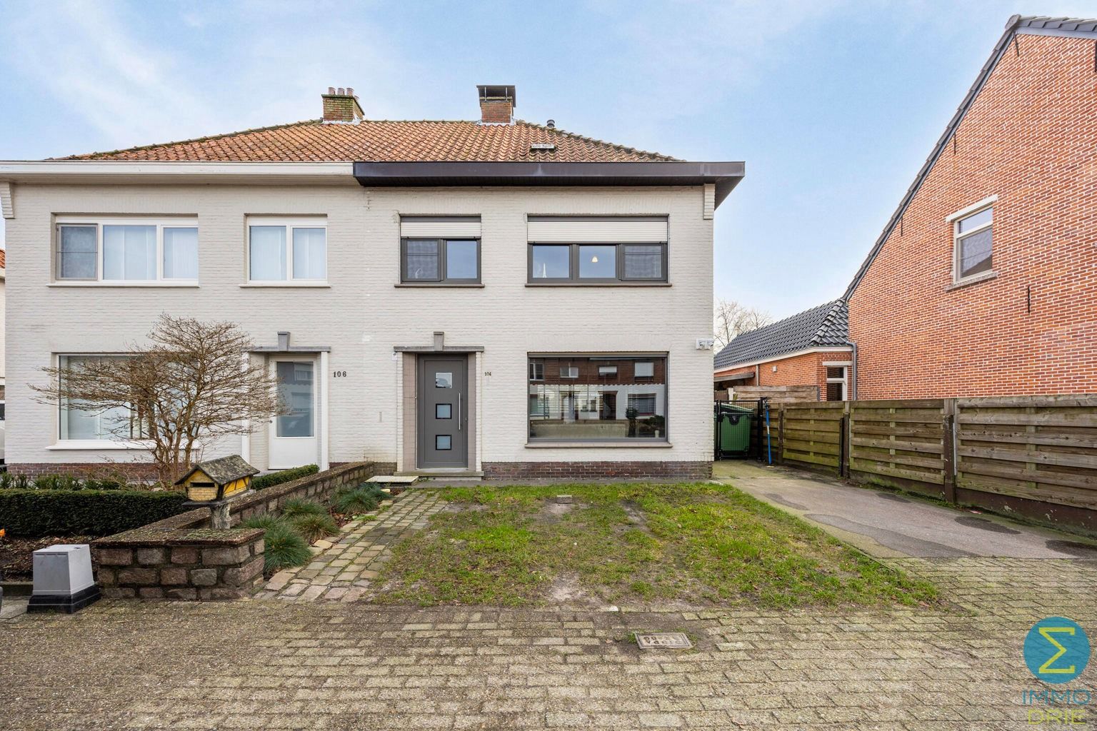 Centraal gelegen woning met 4 kamers op perceel van 280m². foto 2