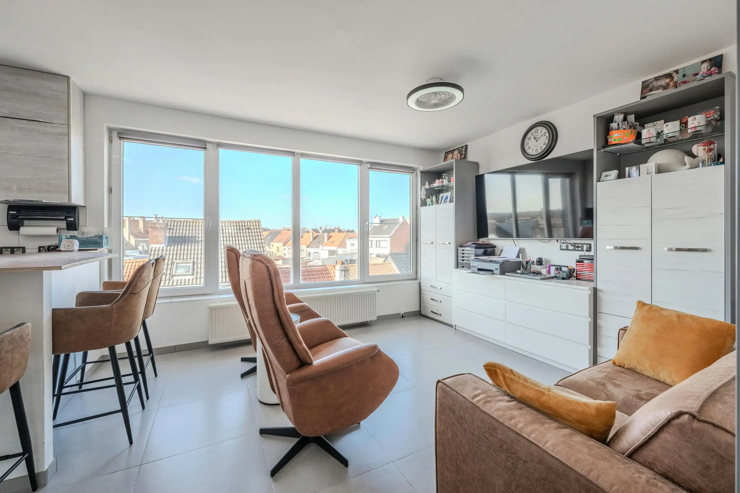 Instapklaar appartement met 2 slaapkamers te koop te Stene foto {{pictureIndex}}