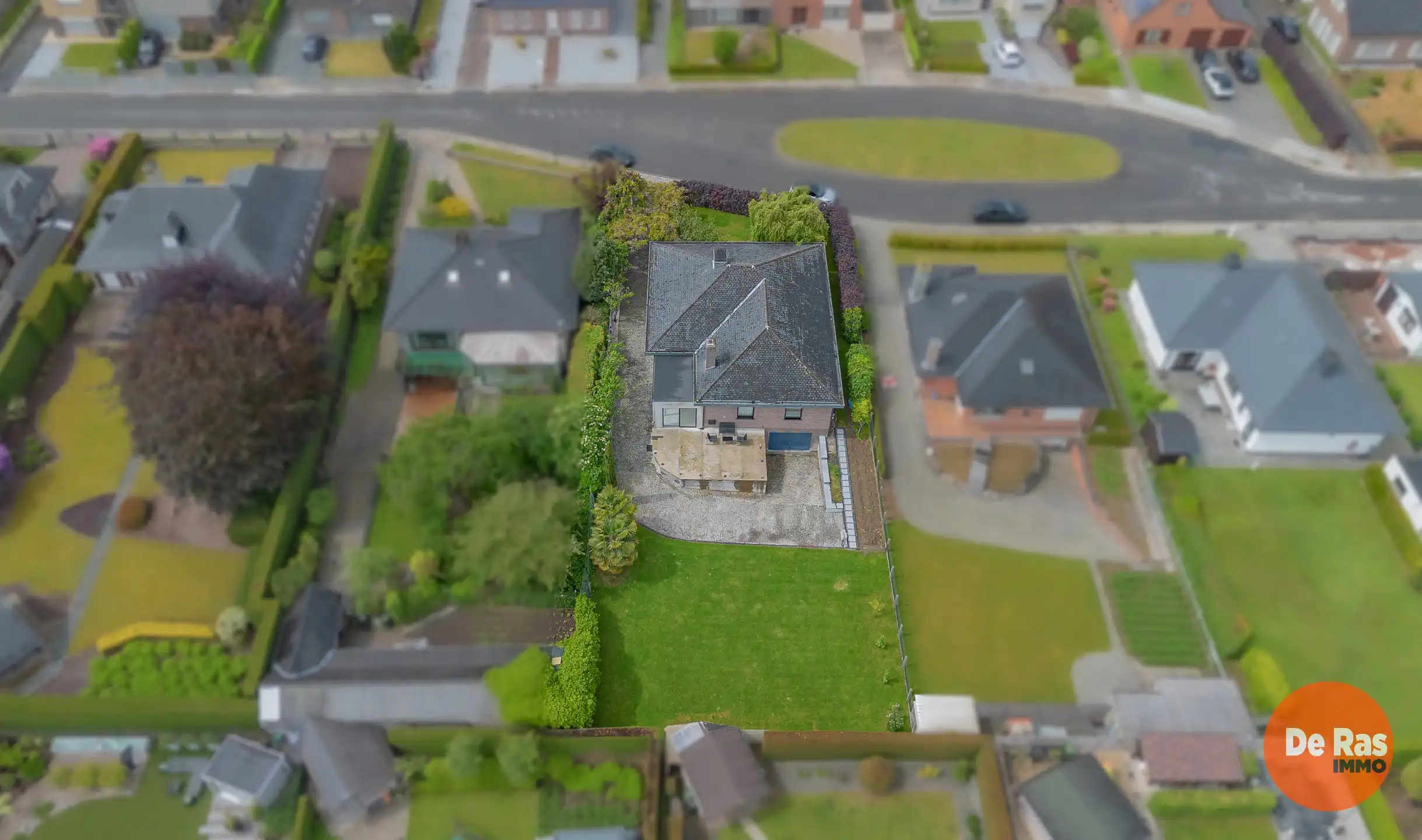 HERZELE  - Totaal gerenoveerde bungalow in rustige wijk foto 2