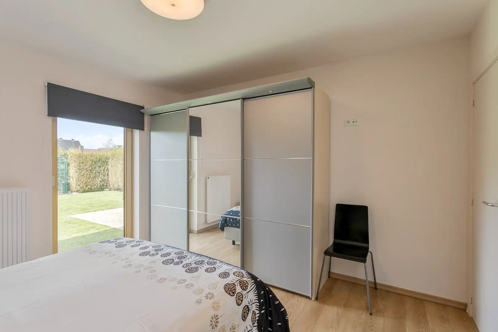 Modern, gelijkvloers appartement met 2 slpk, ondergrondse parking en tuin. foto 11