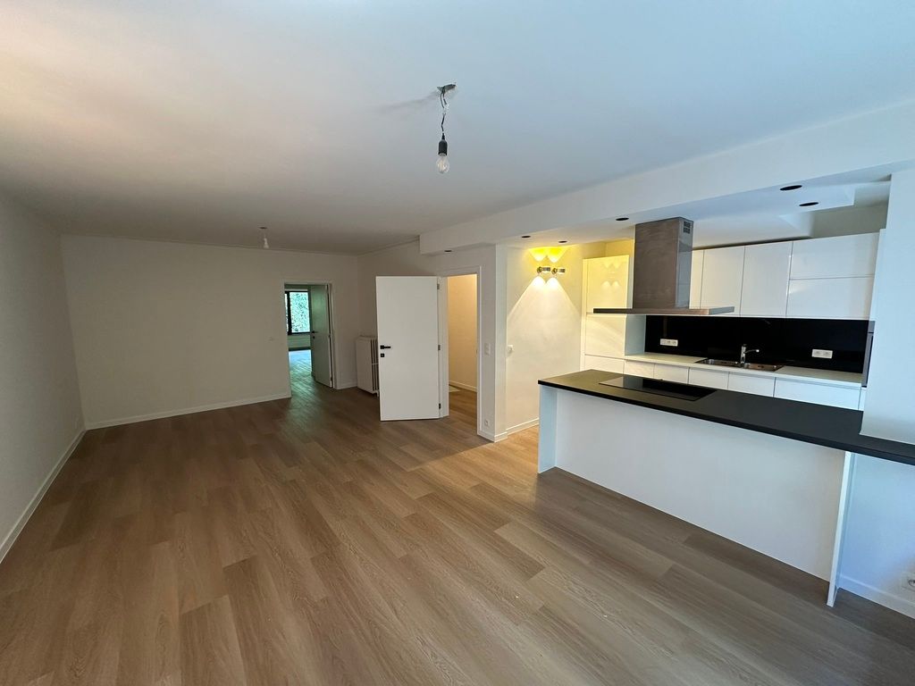 Volledig vernieuwd 2-slaapkamer appartement foto 2