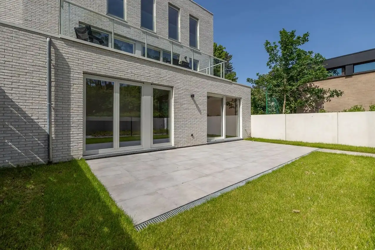 Bijzondere woonplek tussen natuur en comfort foto {{pictureIndex}}