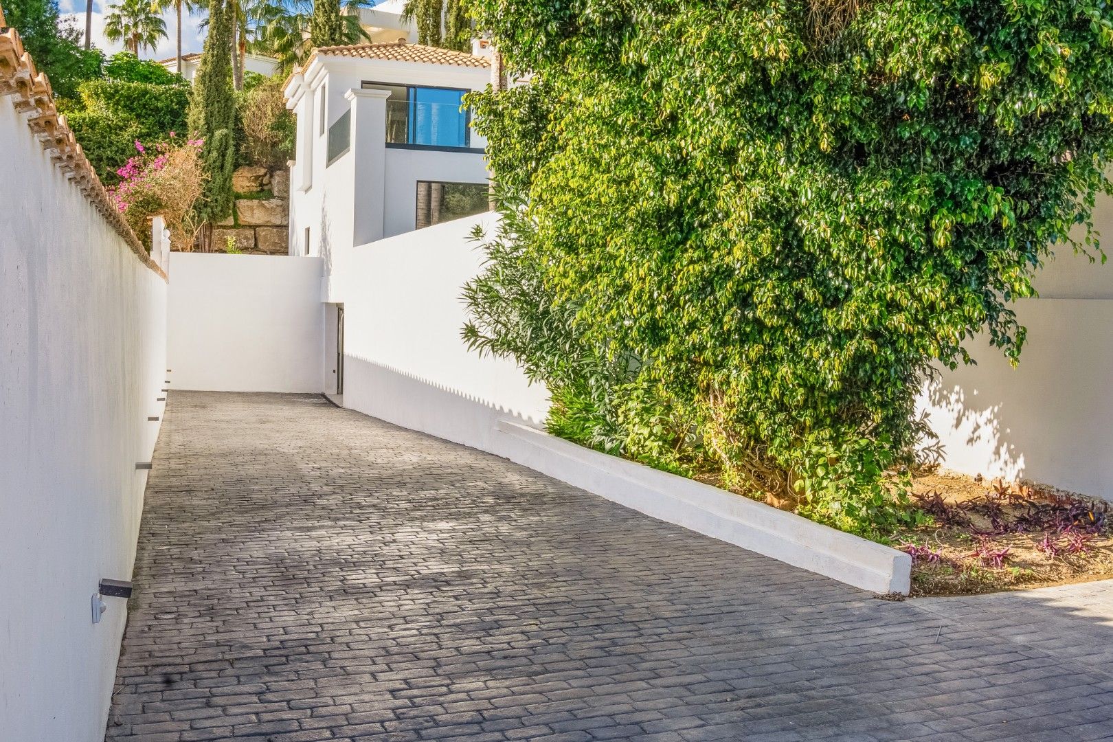 Een moderne familie villa te El Paraiso, Benahavis, New Golden Mile foto 20