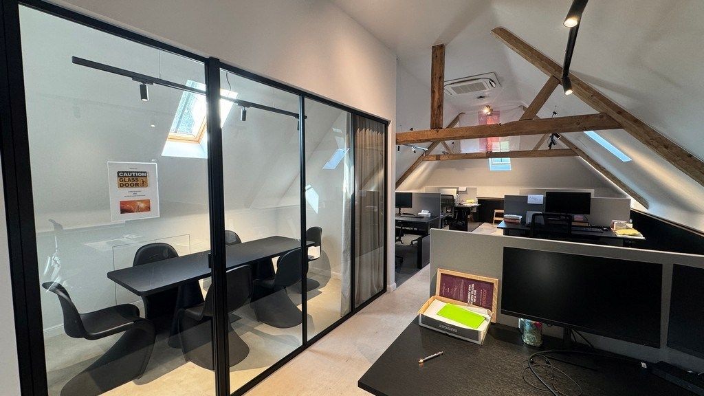 Trendy kantoor te huur vlakbij E40 in Drongen foto 7