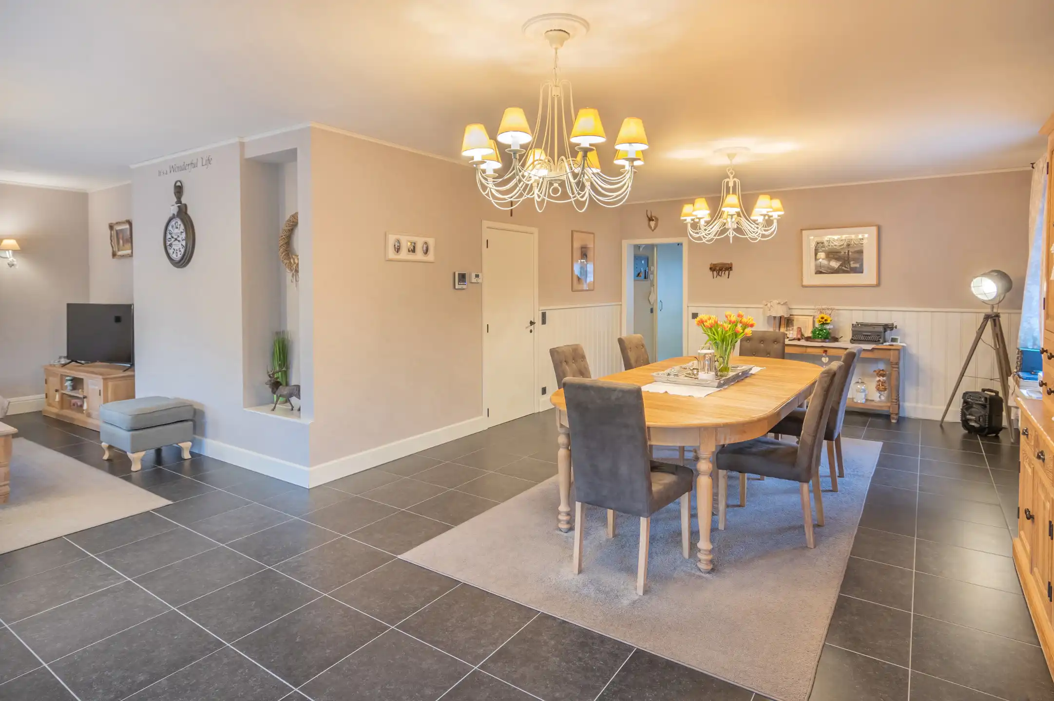 Knappe villa in landelijke stijl met uitgestrekt uitzicht foto 6