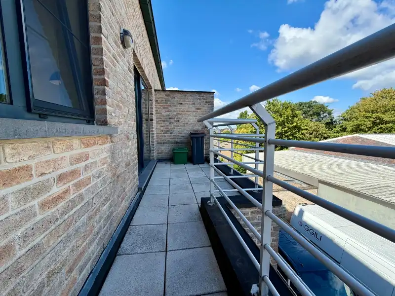 Energiezuinig instapklaar duplex-appartement met privatieve autostaanplaats foto 11