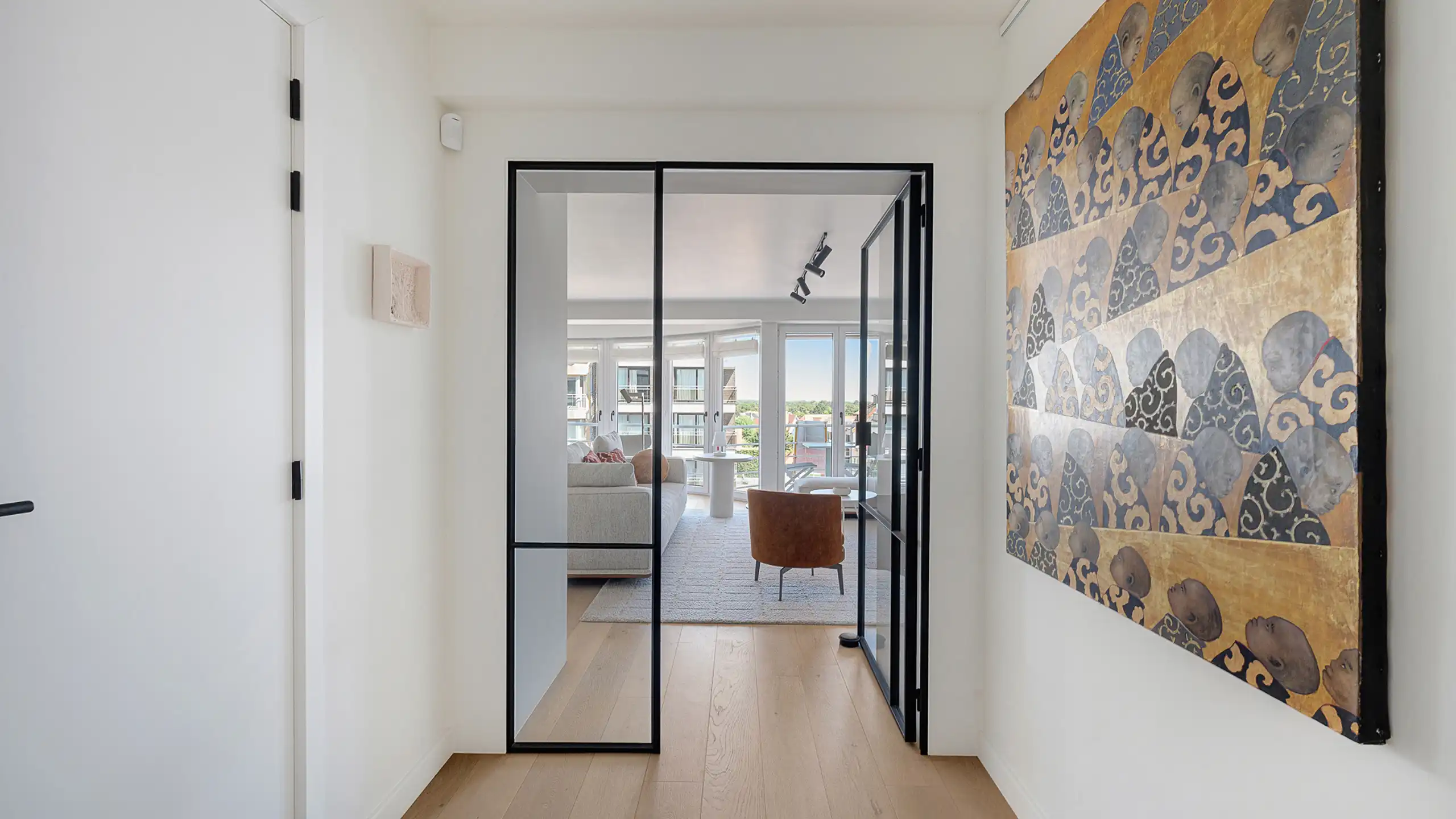 Lichtrijk gerenoveerd appartement met open zichten foto 4