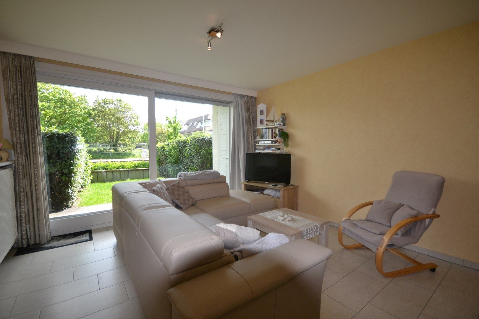 Gelijkvloers  en zonnig 2 slaapkamer appartement te Oostduinkerke  (dichtbij het Zonneplein) foto 2