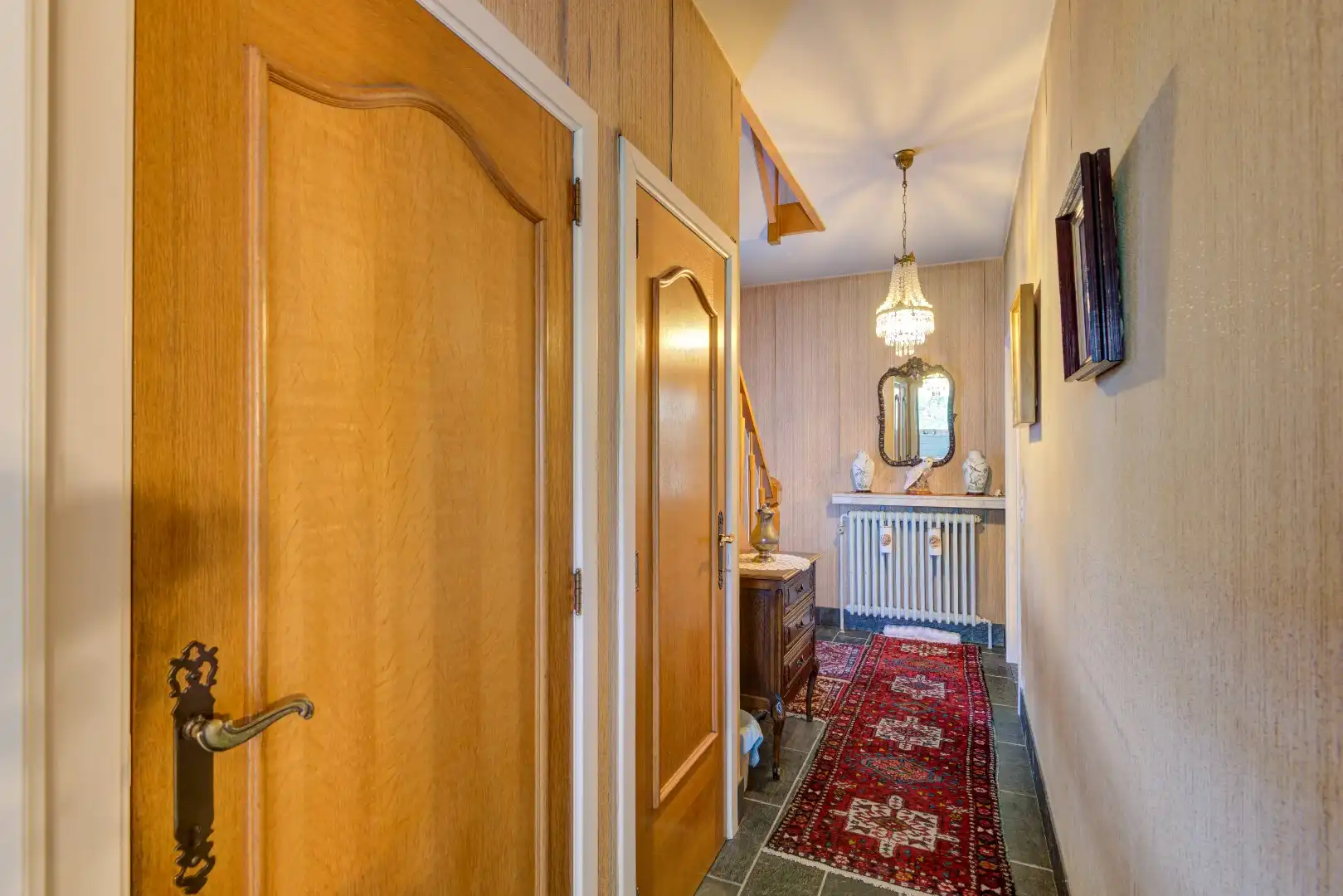 Ruim halfopen woning, 5 slaapkamers en grote tuin foto 11
