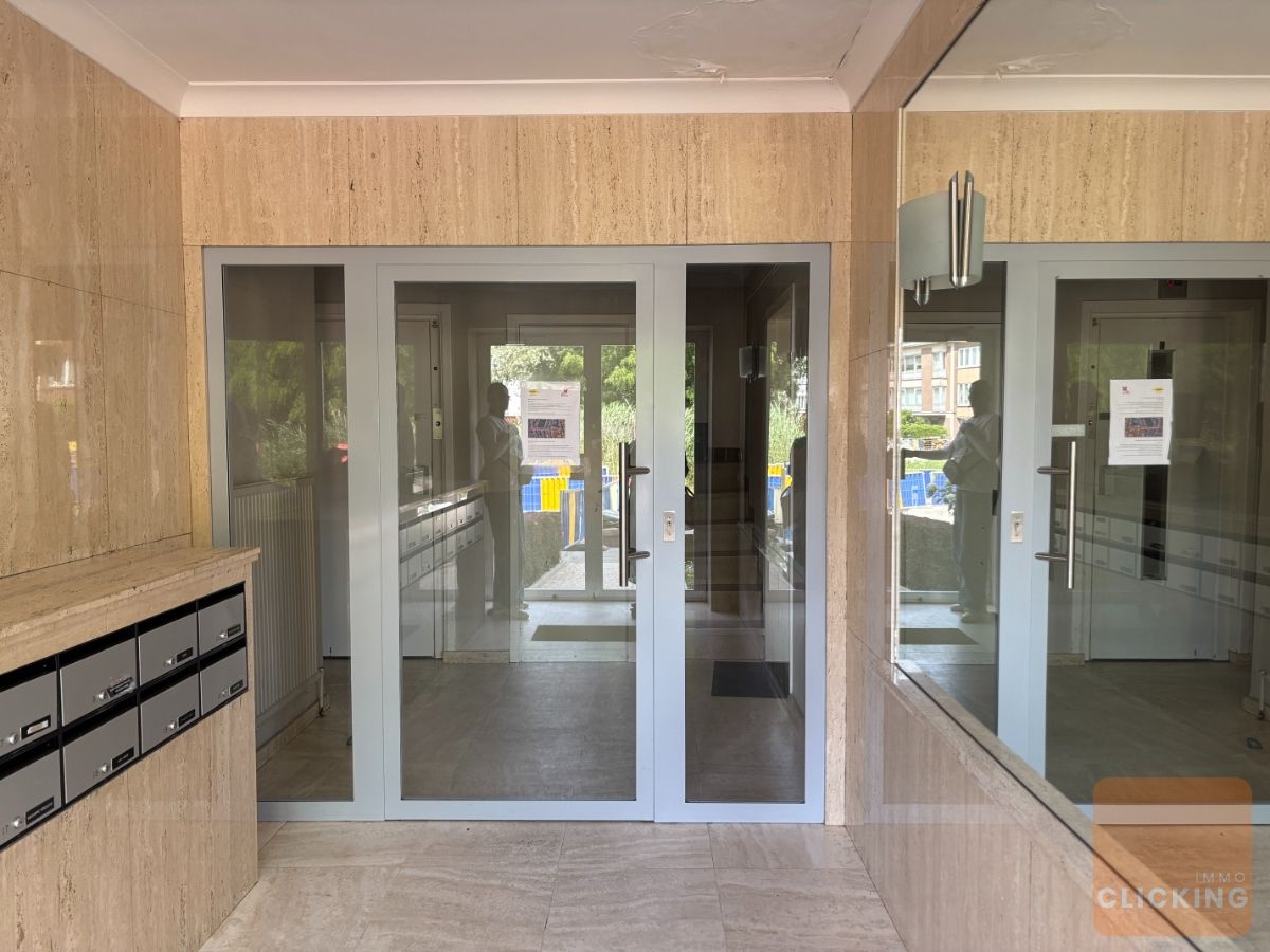 Lichtrijk 2 slaapkamer appartement met terras foto 17