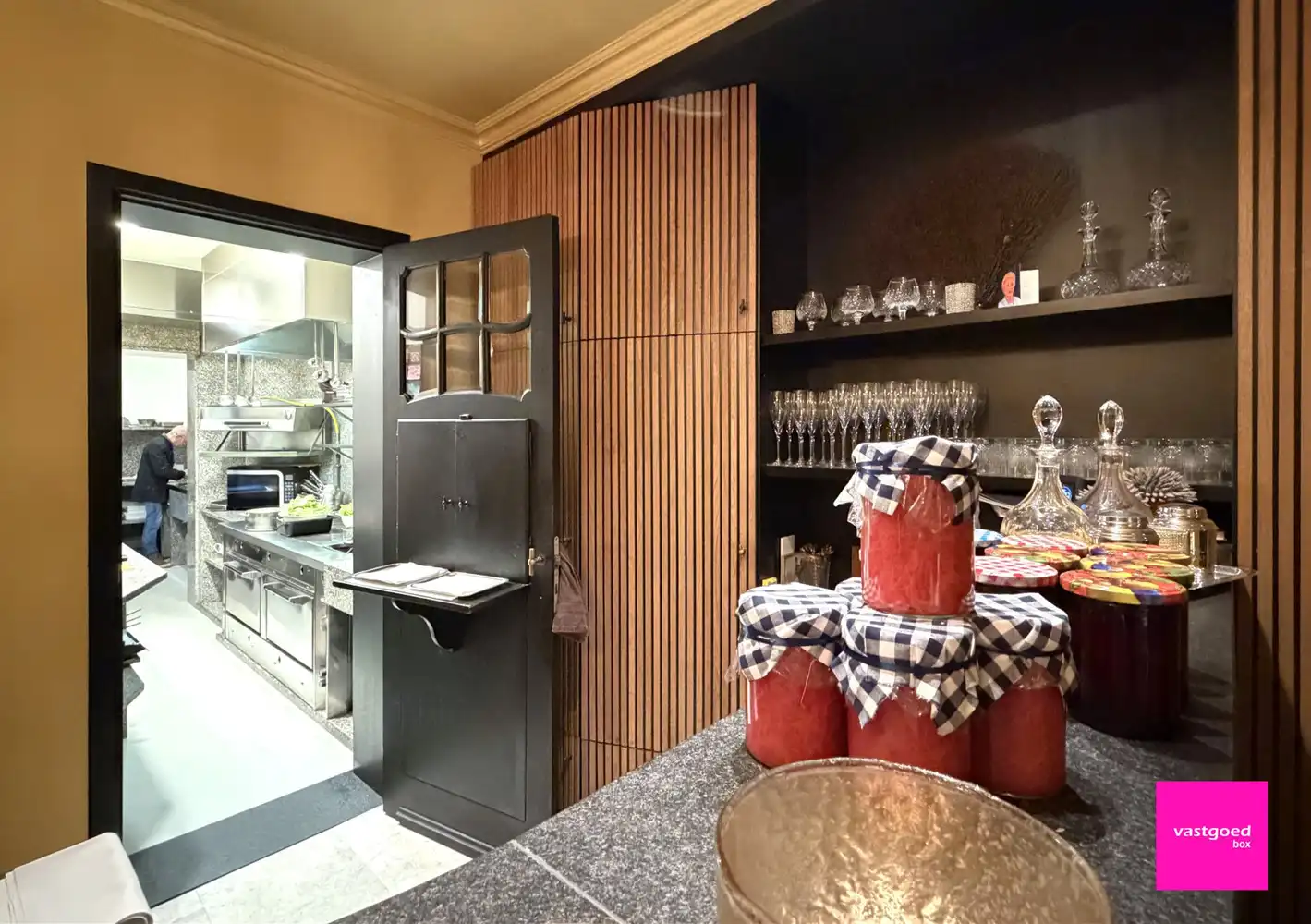 Veelzijdig handelspand met woonst op topligging nabij zee – Oostende/Mariakerke foto 11