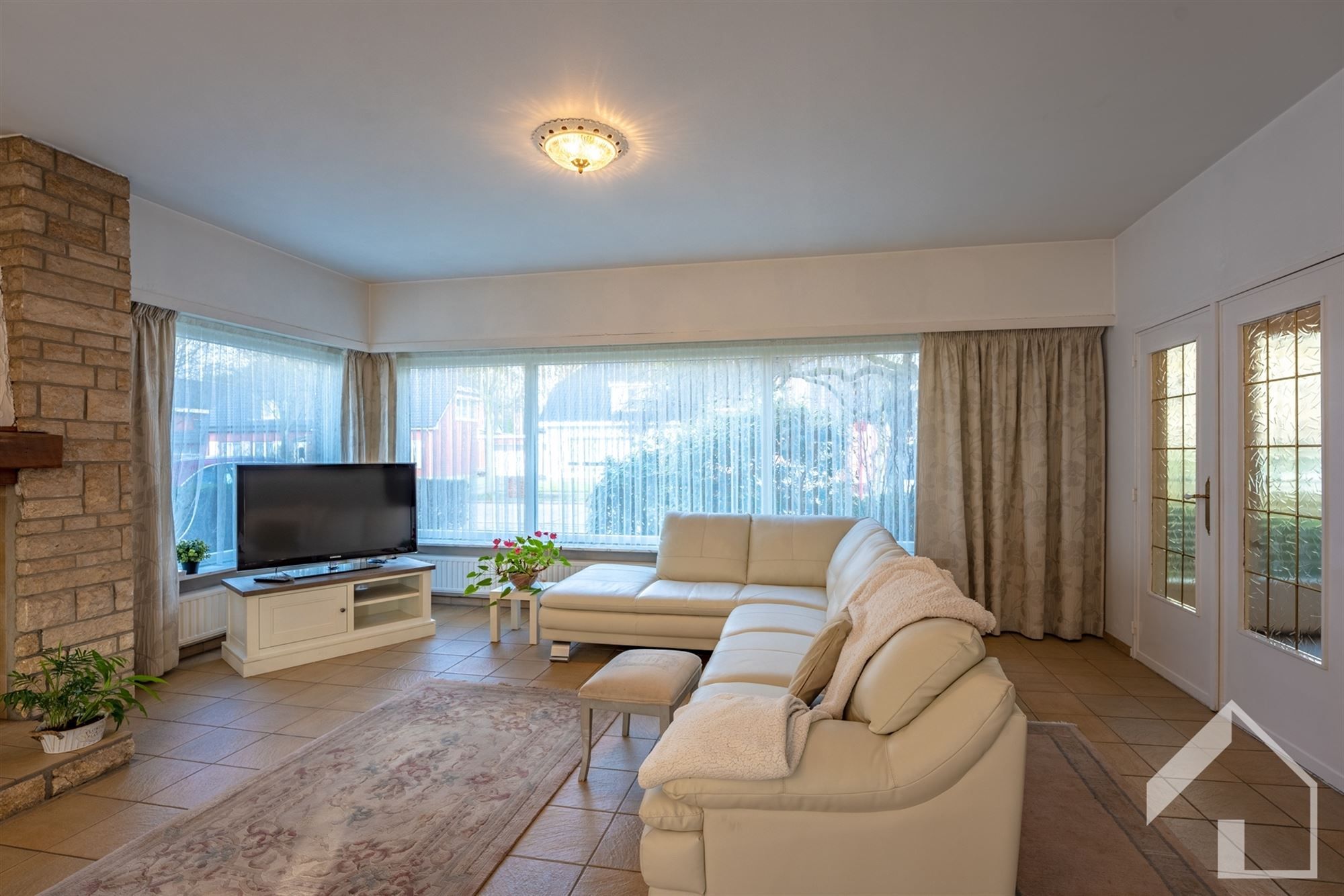 Gezinswoning met 4 ruime slaapkamers, garage en leuke tuin foto 4