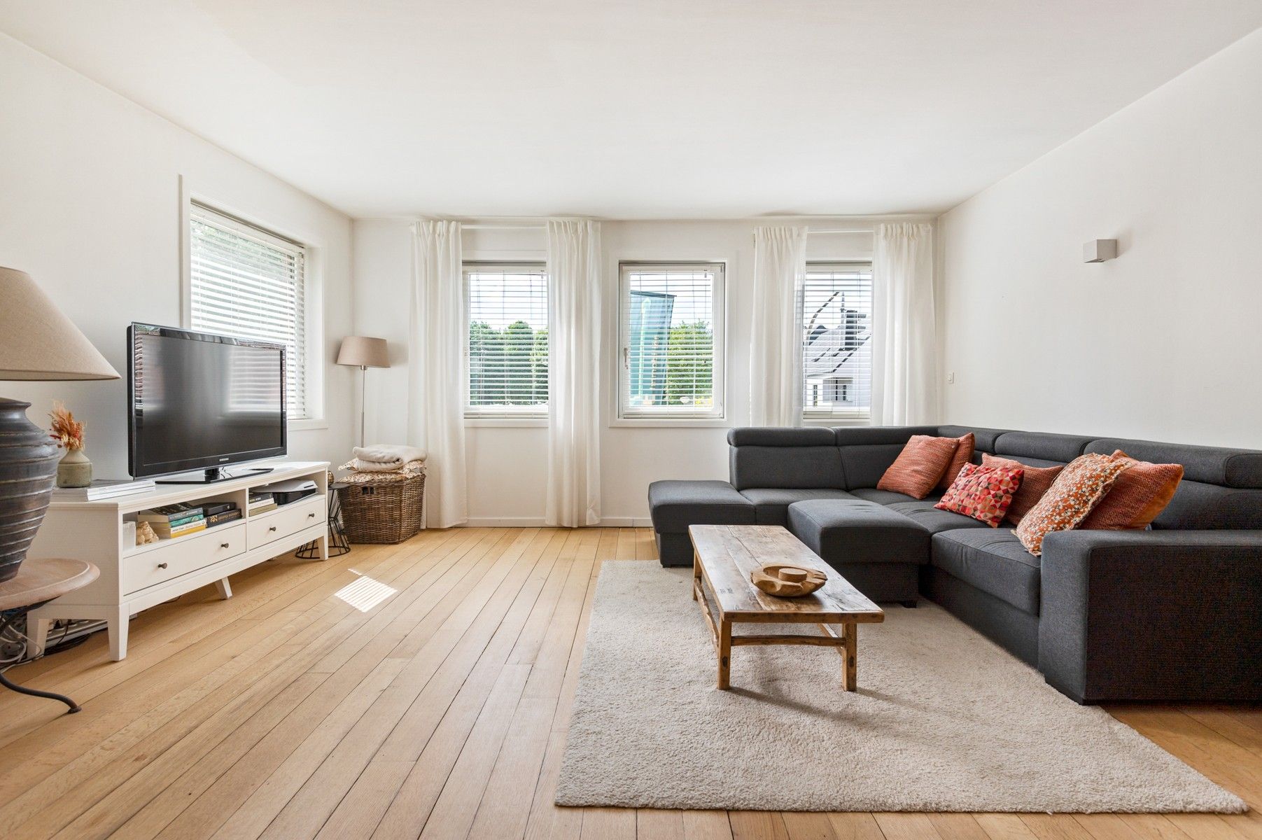 Lichtrijk duplex-appartement met zonnig terras foto {{pictureIndex}}