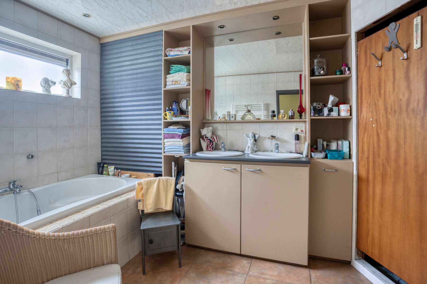Charmante woning met ruime tuin, zwembad en garage. foto 13