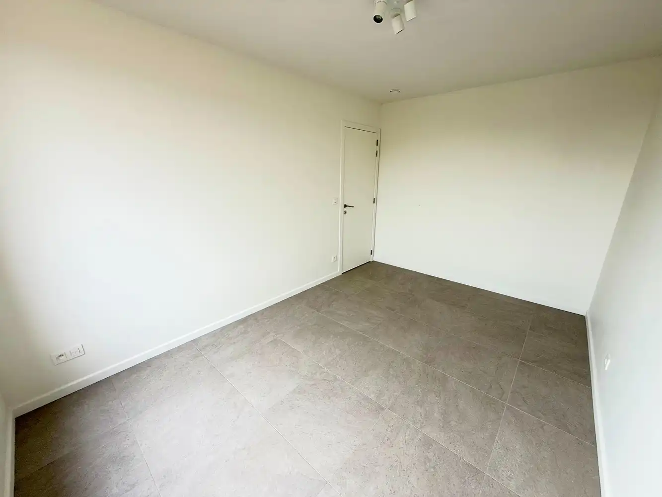 Nieuwbouwappartement met 2 slaapkamers en 2 autostaanplaatsen te huur in centrum Eke foto 11