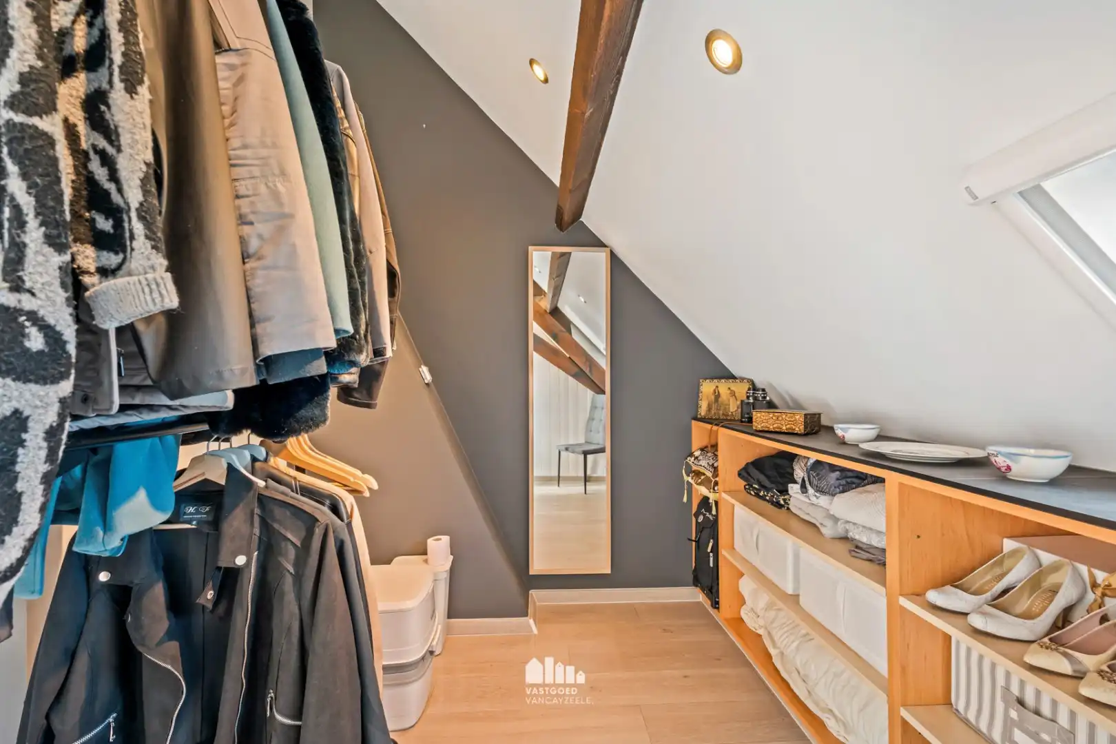 Instapklare halfopen woning met 5 slaapkamers, dubbele garage en zonnige tuin in Komen-Waasten. foto 26