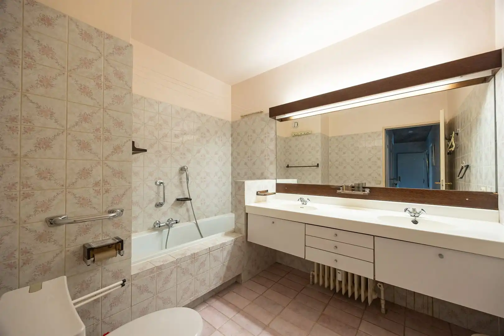 Appartement vol licht, terrassen en potentieel foto 13