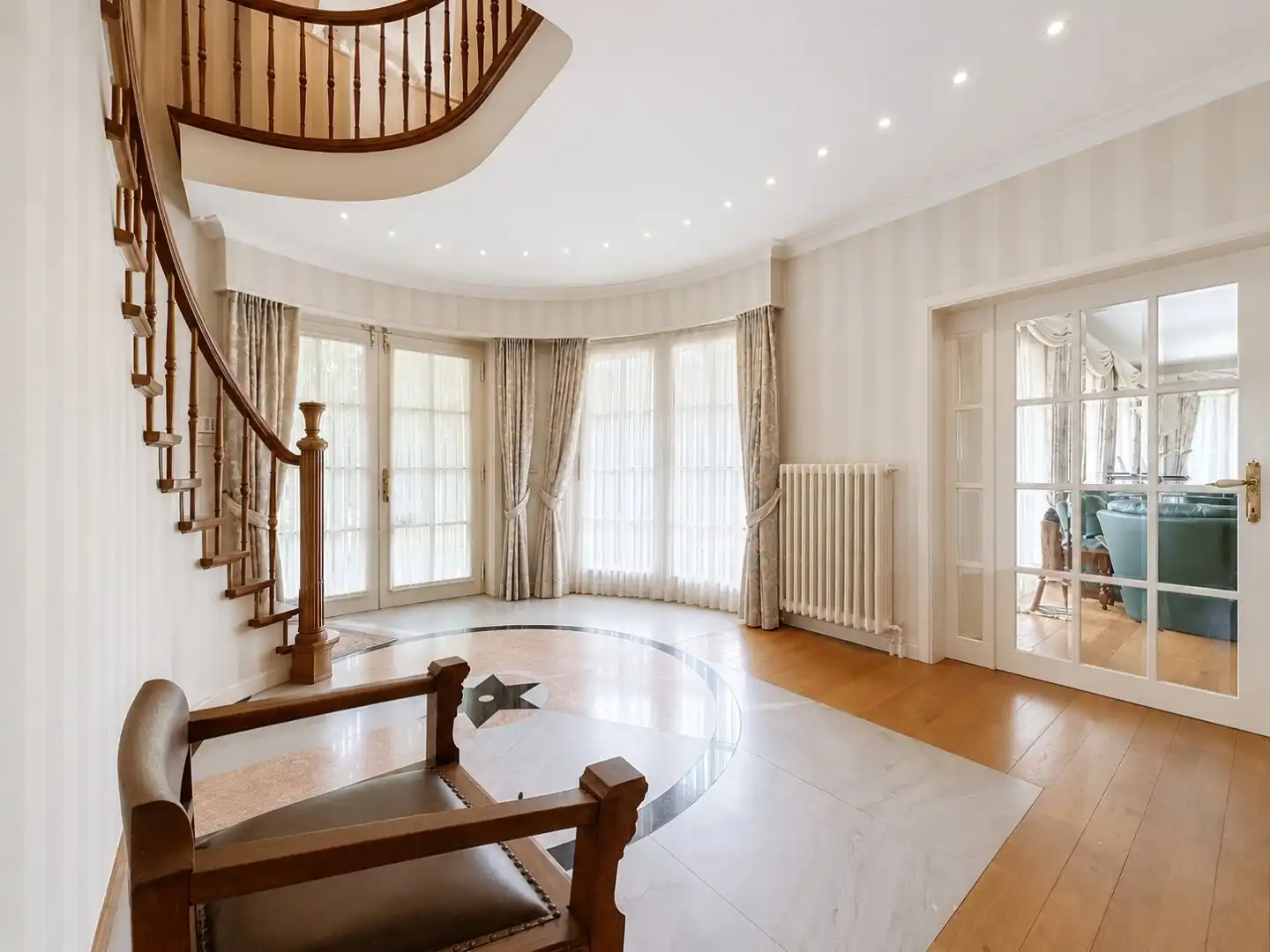 Karaktervolle villa in residentiële villa-wijk Simli foto 3