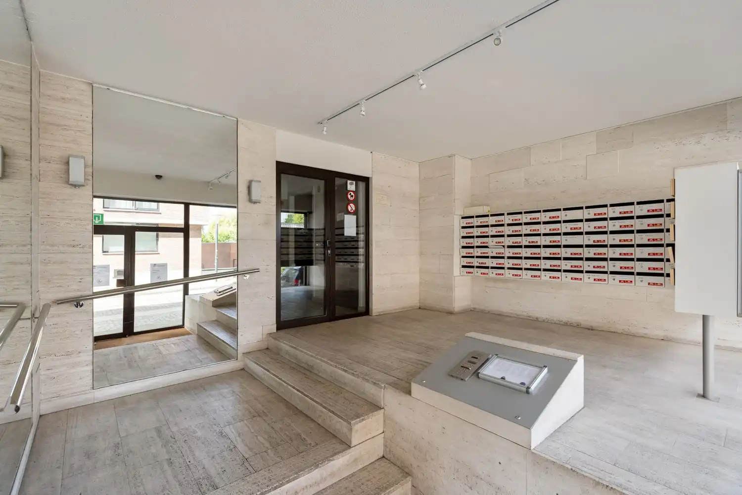 Gerenoveerde, gemeubelde en energiezuinige(B-label) studio met een balkon te centrum Leuven! foto 2
