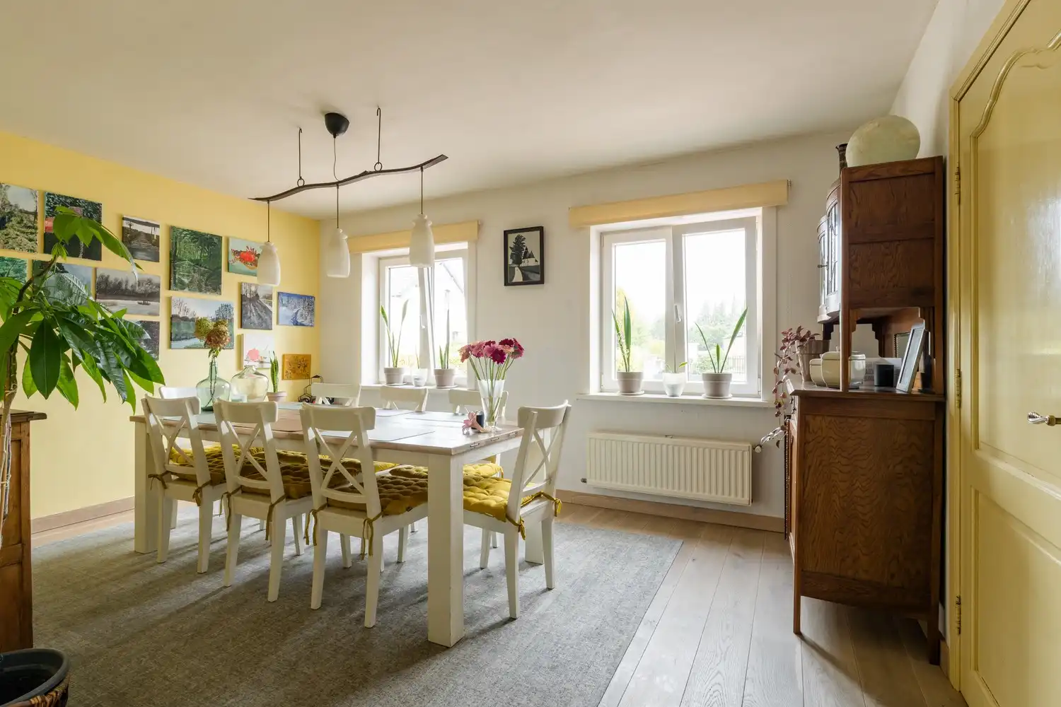 Veelzijdige woning met zorgmogelijkheden, werkruimte en tal van bijgebouwen foto 4