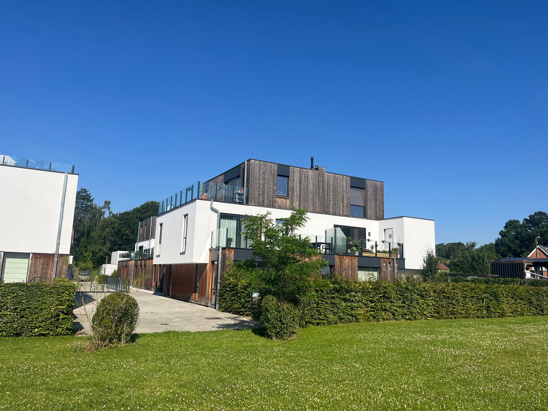 Modern appartement met groot terras foto {{pictureIndex}}