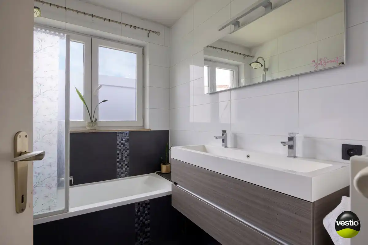 GELIJKVLOERSE WONING MET 3 SLK op 17A89CA NABIJ CENTRUM BILZEN. foto 22