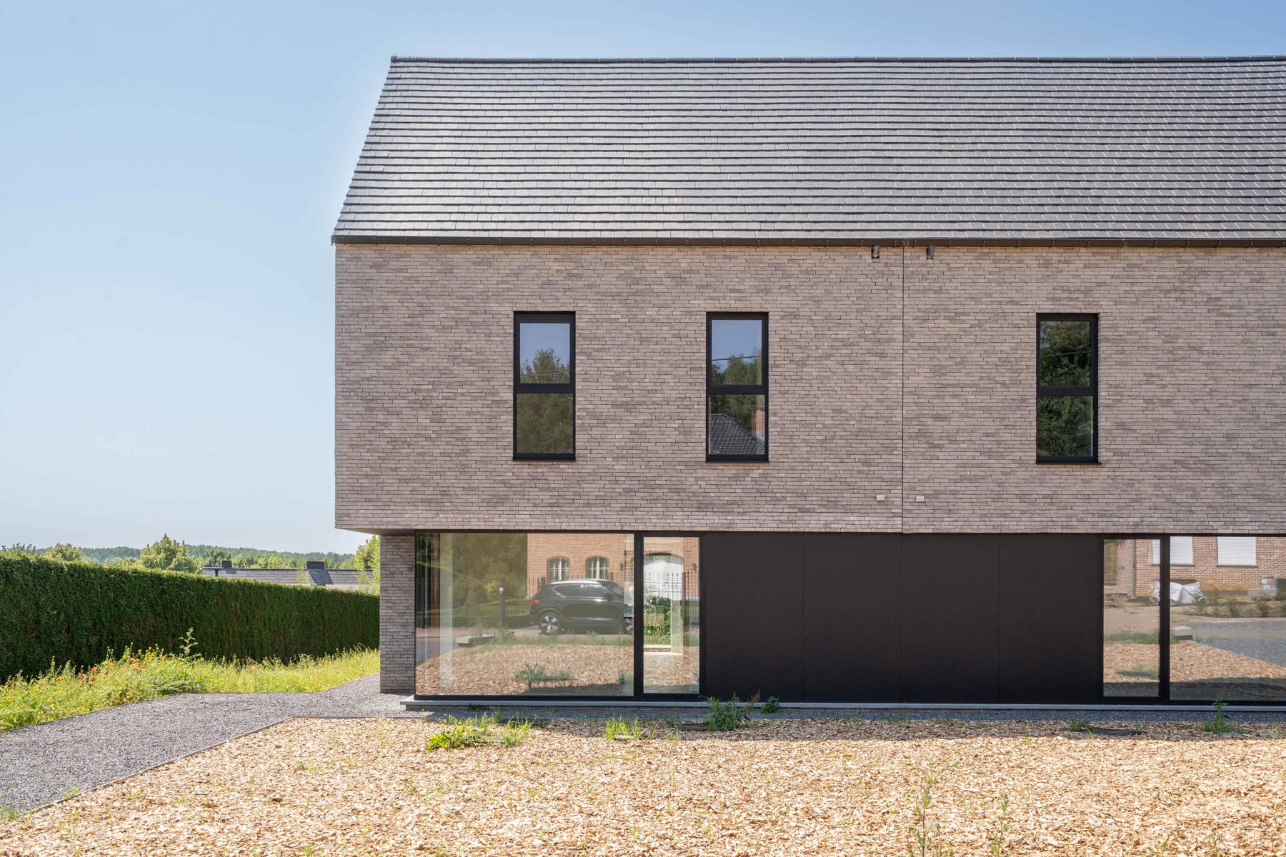 Prachtige nieuwbouwwoning in heel rustige straat te koop! foto {{pictureIndex}}