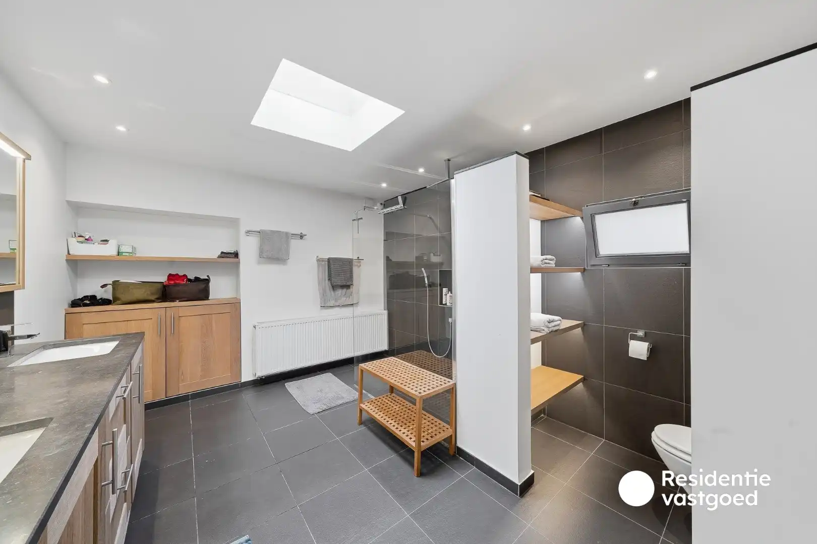 Ruime woning met 6 slaapkamers, garage, tuin en EPC B in Oostende foto 11