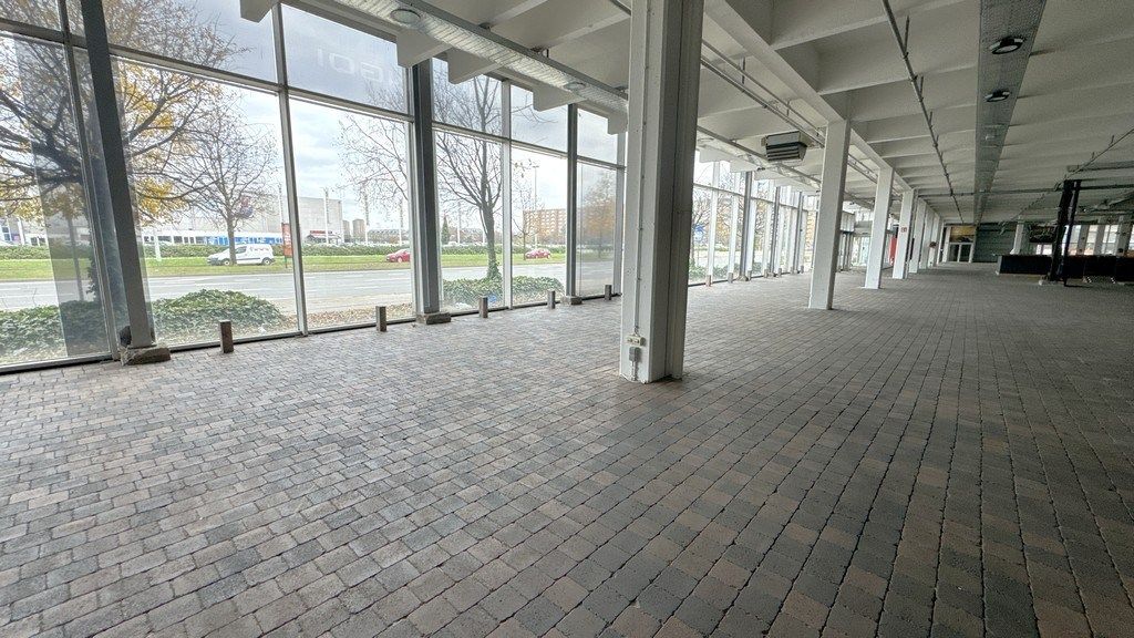 Magazijn met showroom te huur op commerciële site in haven Antwerpen foto 2