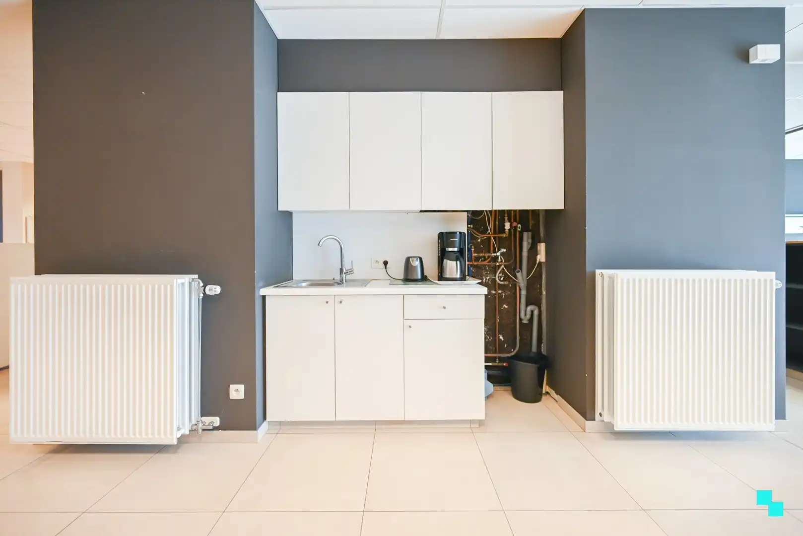 Uiterst commercieel en vlot bereikbaar handelspand (340 m²) te Izegem foto 21