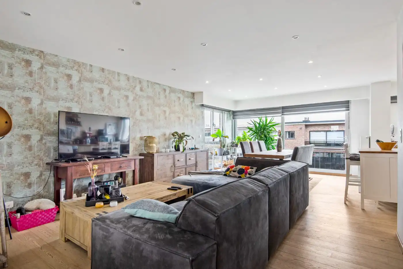 Tof, ruim app. op 2e verd. met 3 slpk. en garage foto 4