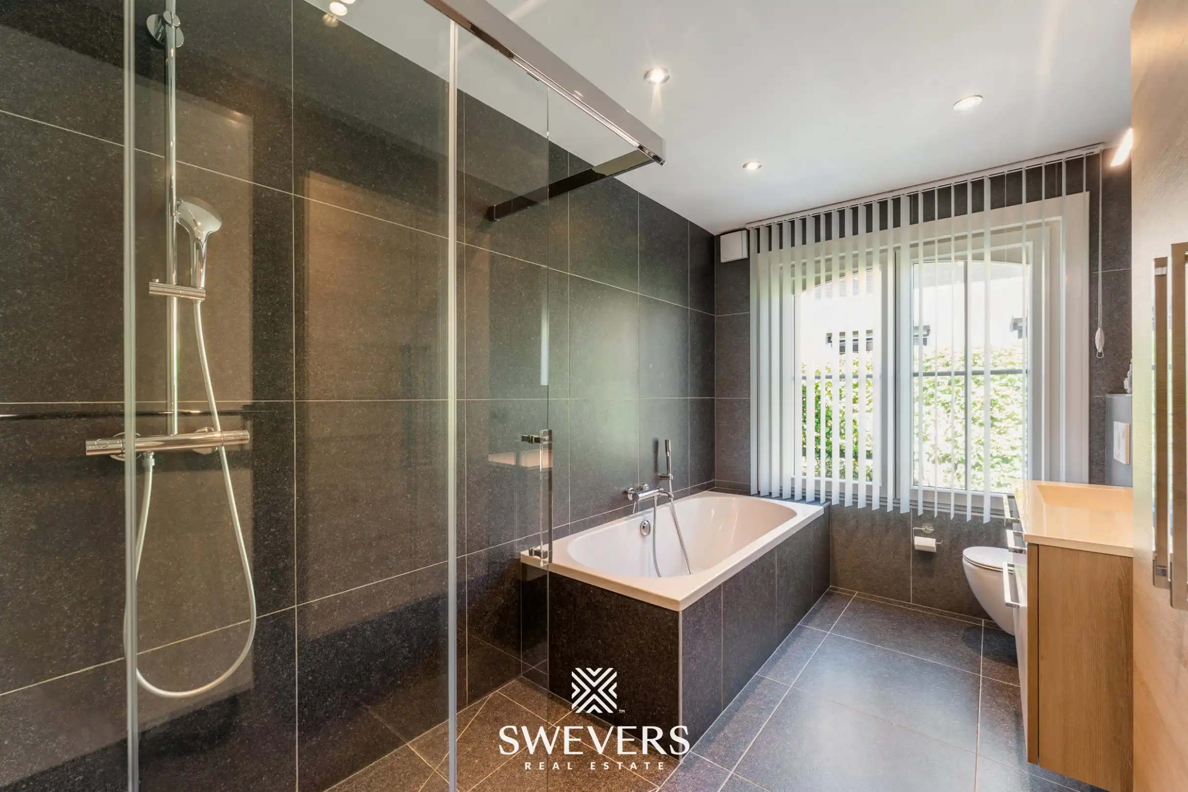 Ruime, instapklare woning op een perceel van 10a74 in het groene Helchteren foto 15