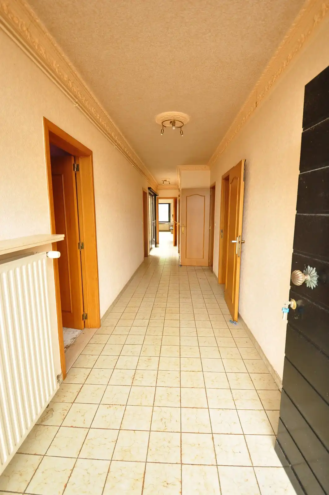 Bungalow met grote garage en twee slaapkamers foto 2