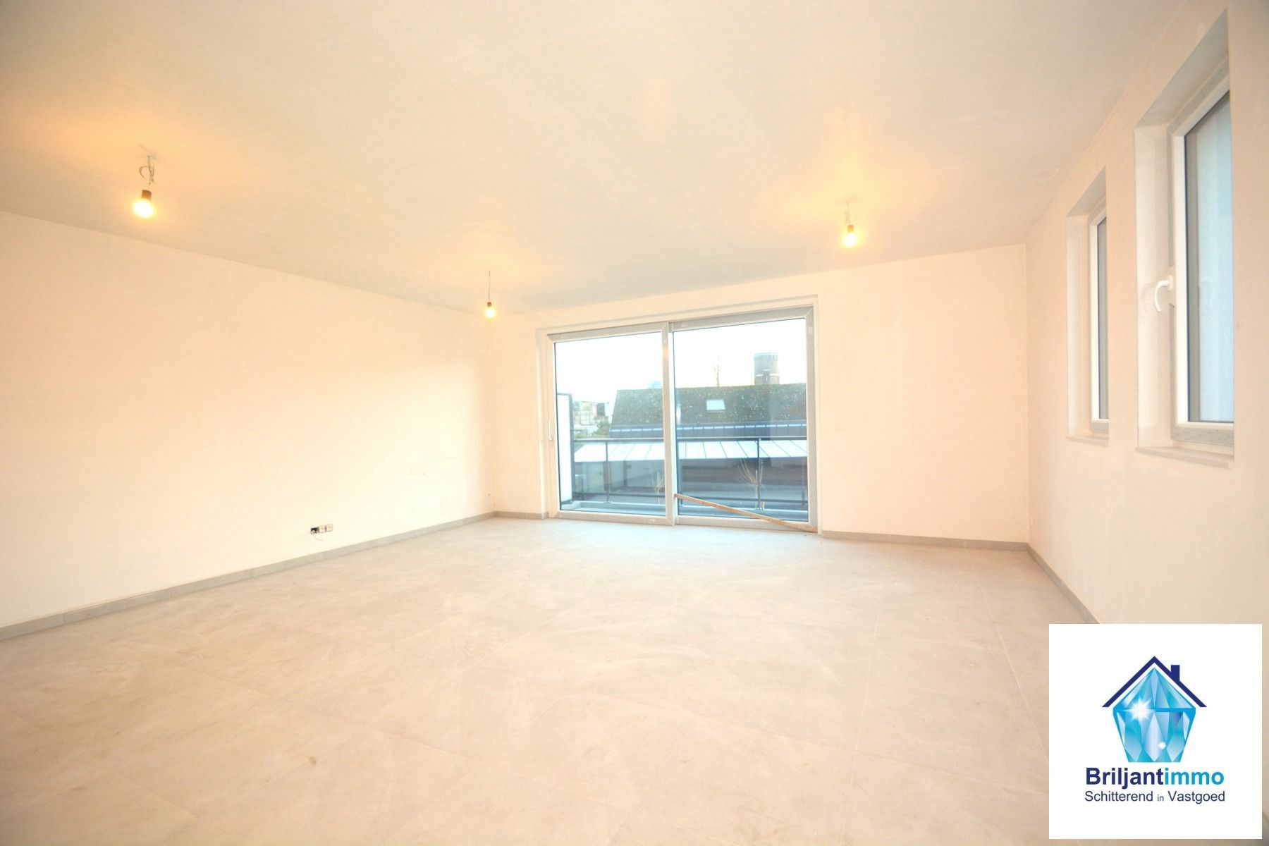 KLAAR BIJ AKTE Ruim 2 slpkmr app 93m² incl carport+ berging foto 6