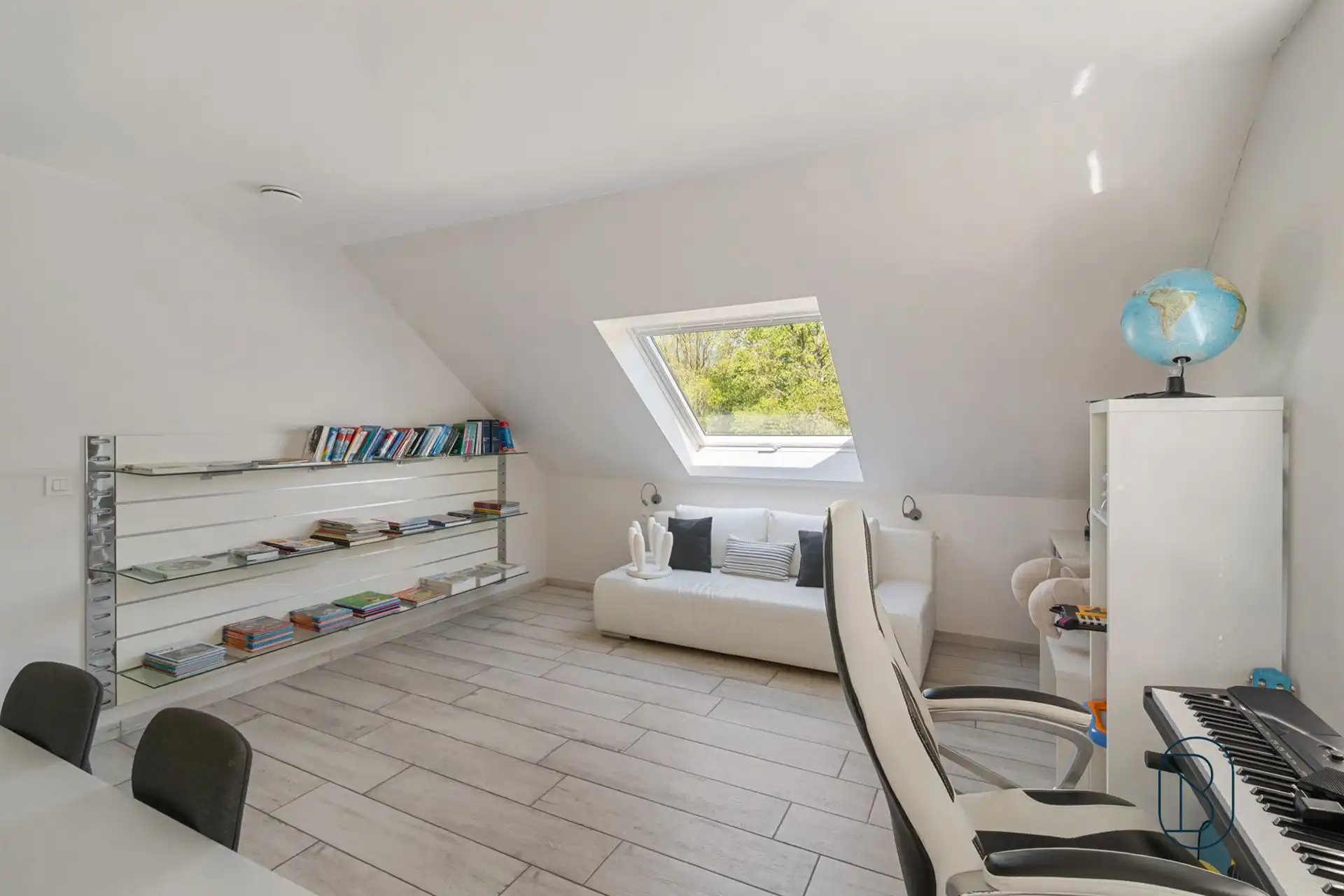 Exclusieve villa met 7 slpk, zwembad en tuin met open zicht foto 24