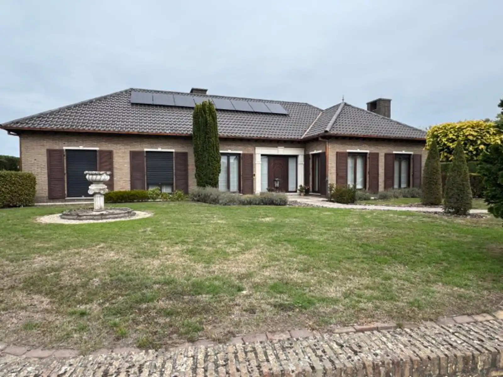 Ruime rustig gelegen villa foto 2