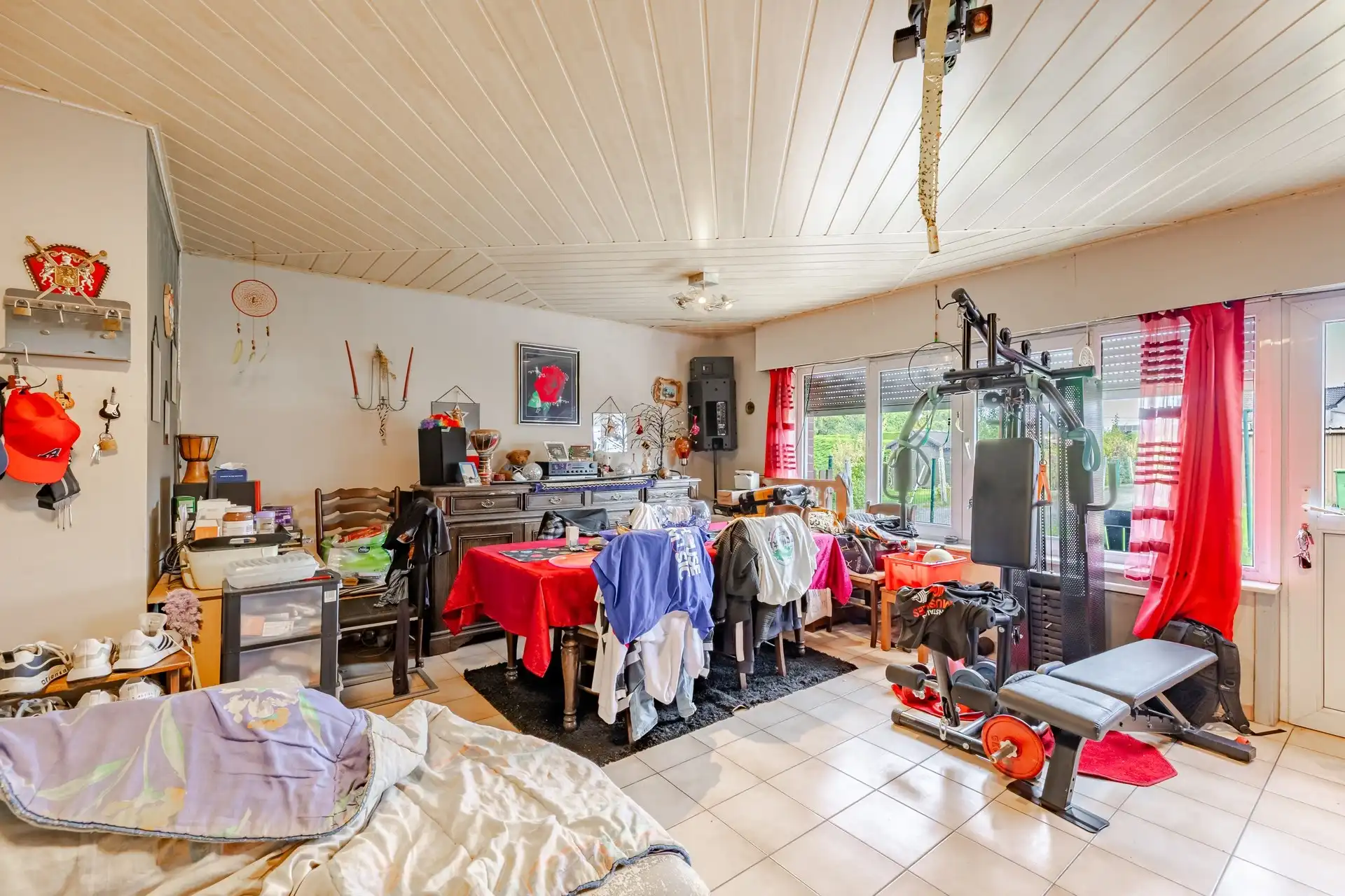 Gelijkvloers appartement met één slaapkamer, grote tuin en garage foto 2