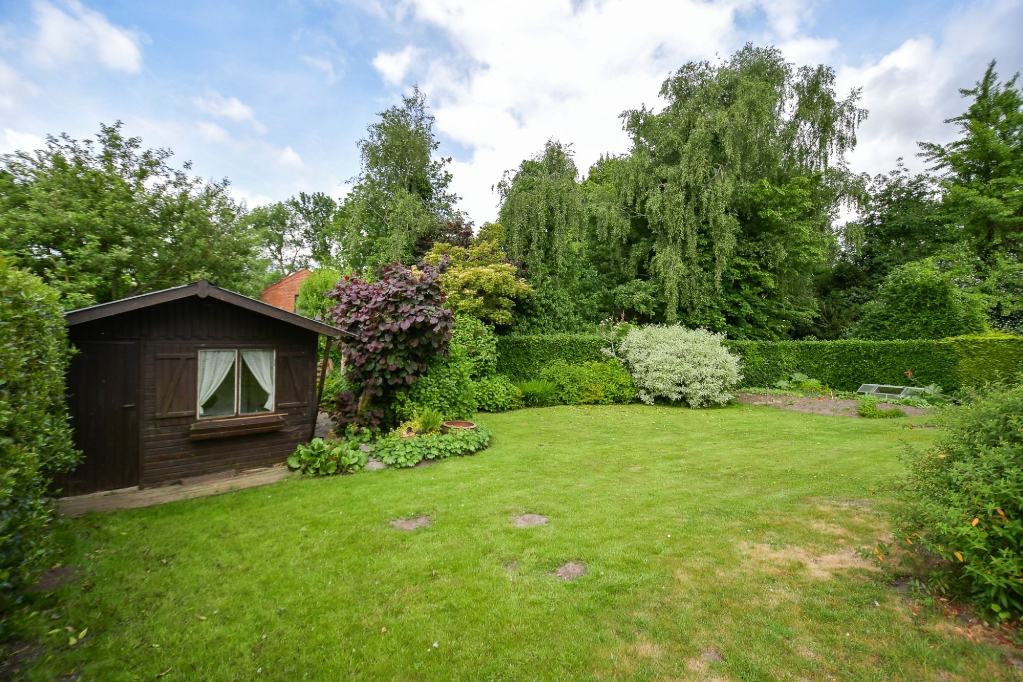 Goed onderhouden statige woning op een perceel van 970m² foto 4