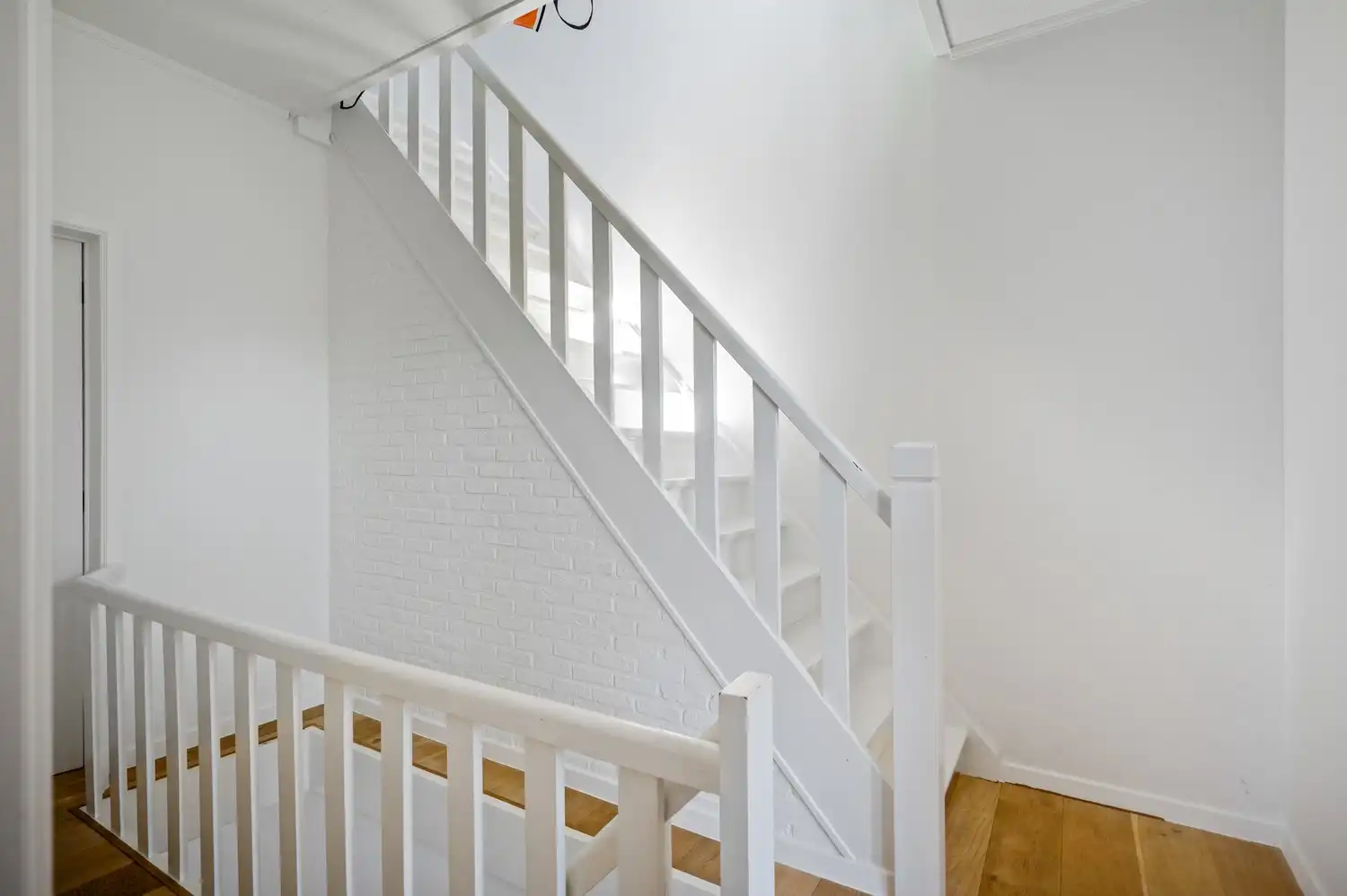 Instapklare, gerenoveerde woning met 3 slaapkamers, royaal terras en aparte kantoorruimte te Lint foto 4