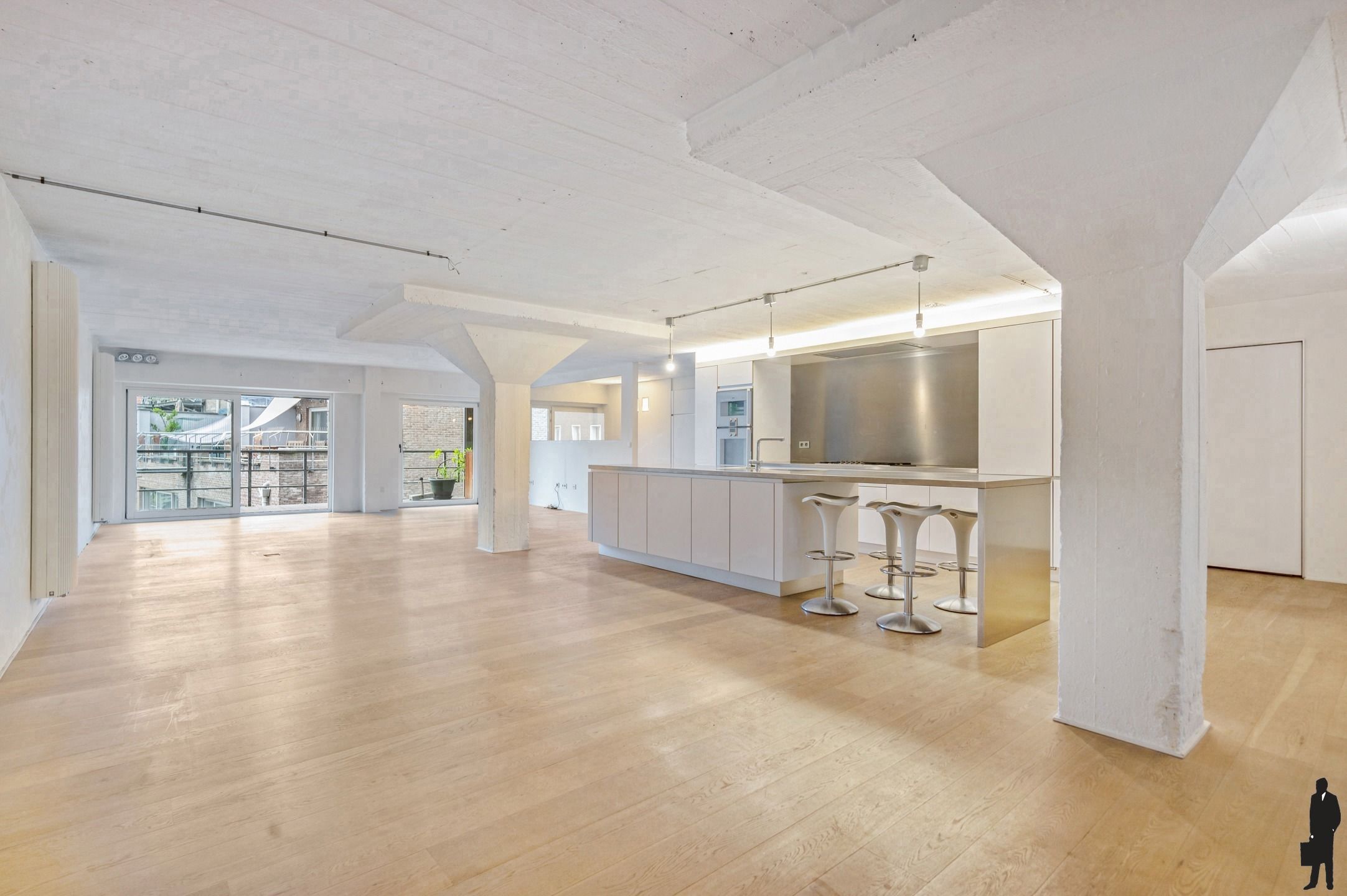 Tot in de puntjes afgewerkte loft (180m²) met terras en parking foto 2