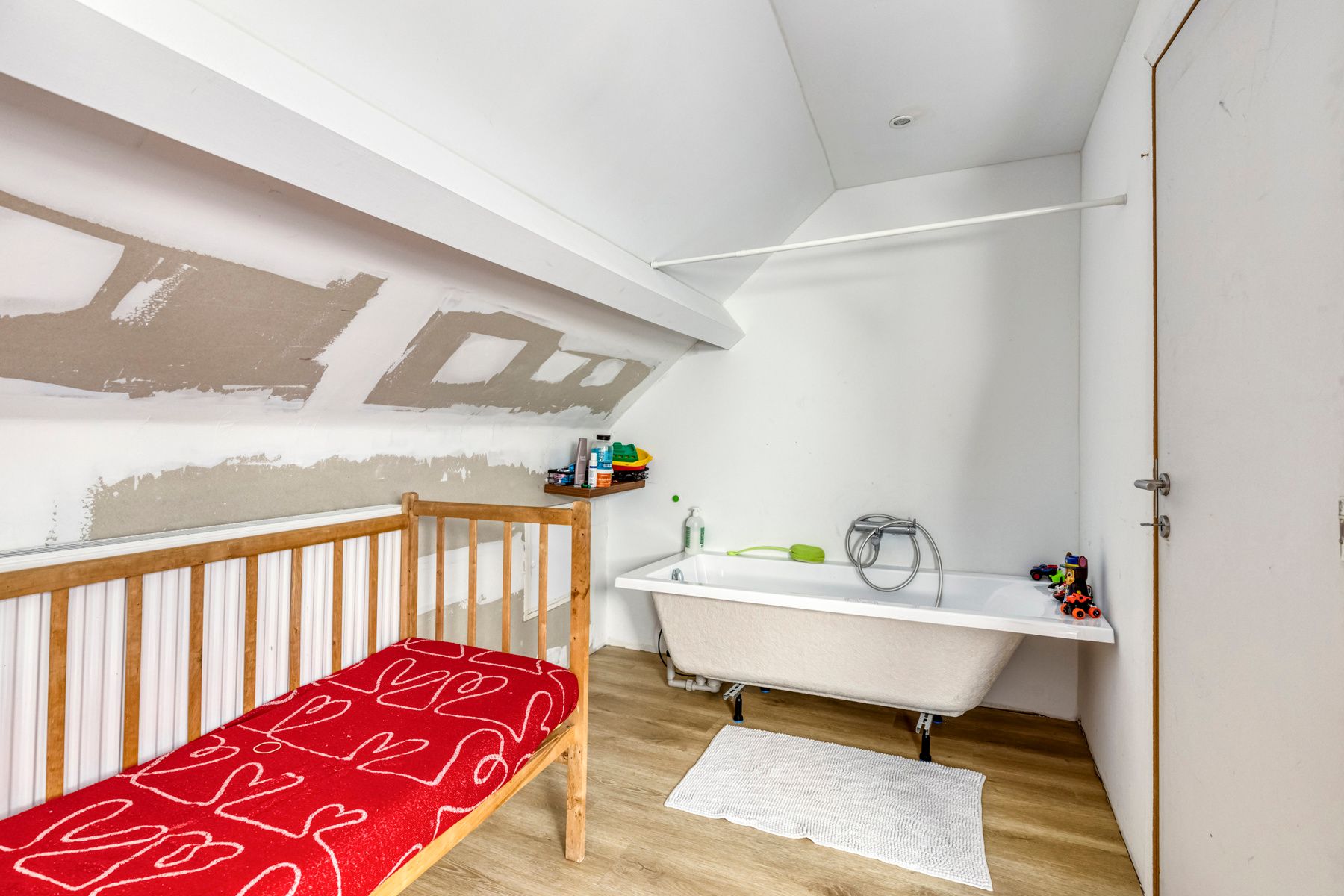 Centraal gelegen gerenoveerde 2-gevel foto 12