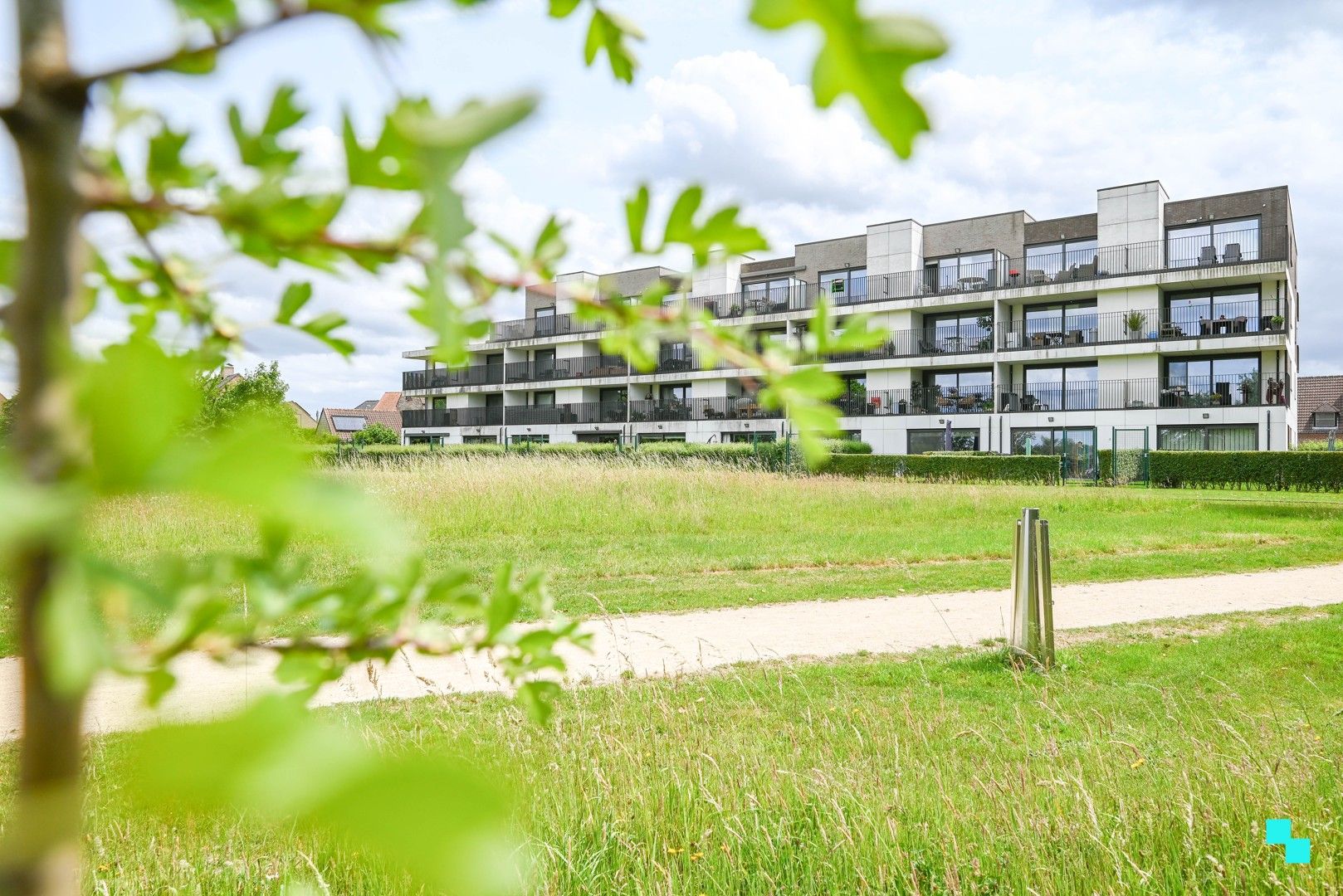 Charmant tweeslaapkamerappartement nabij centrum foto {{pictureIndex}}